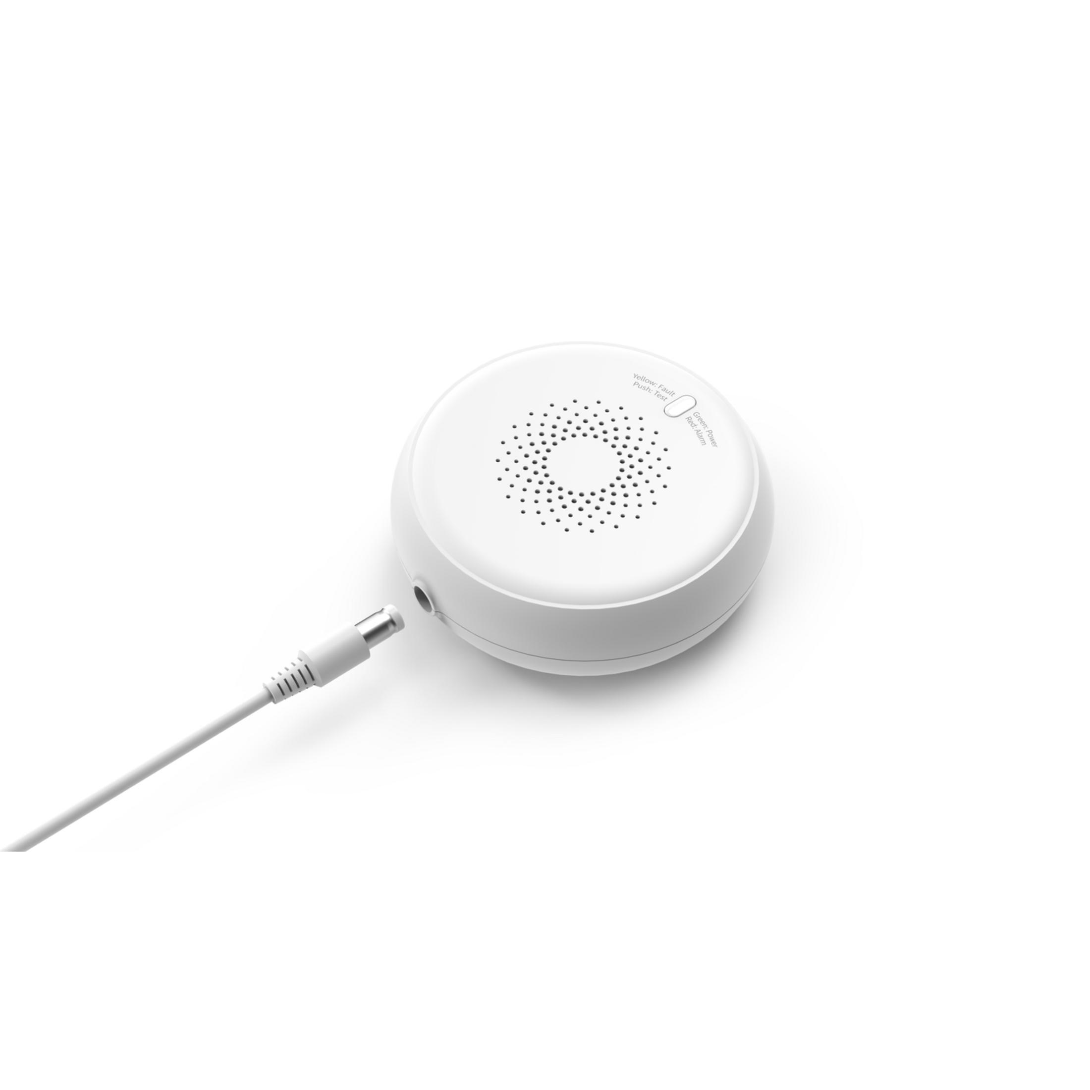 Ein weißes, rundes Gerät mit einem Lochmuster und einem Kabel, das in die Seite gesteckt wird.