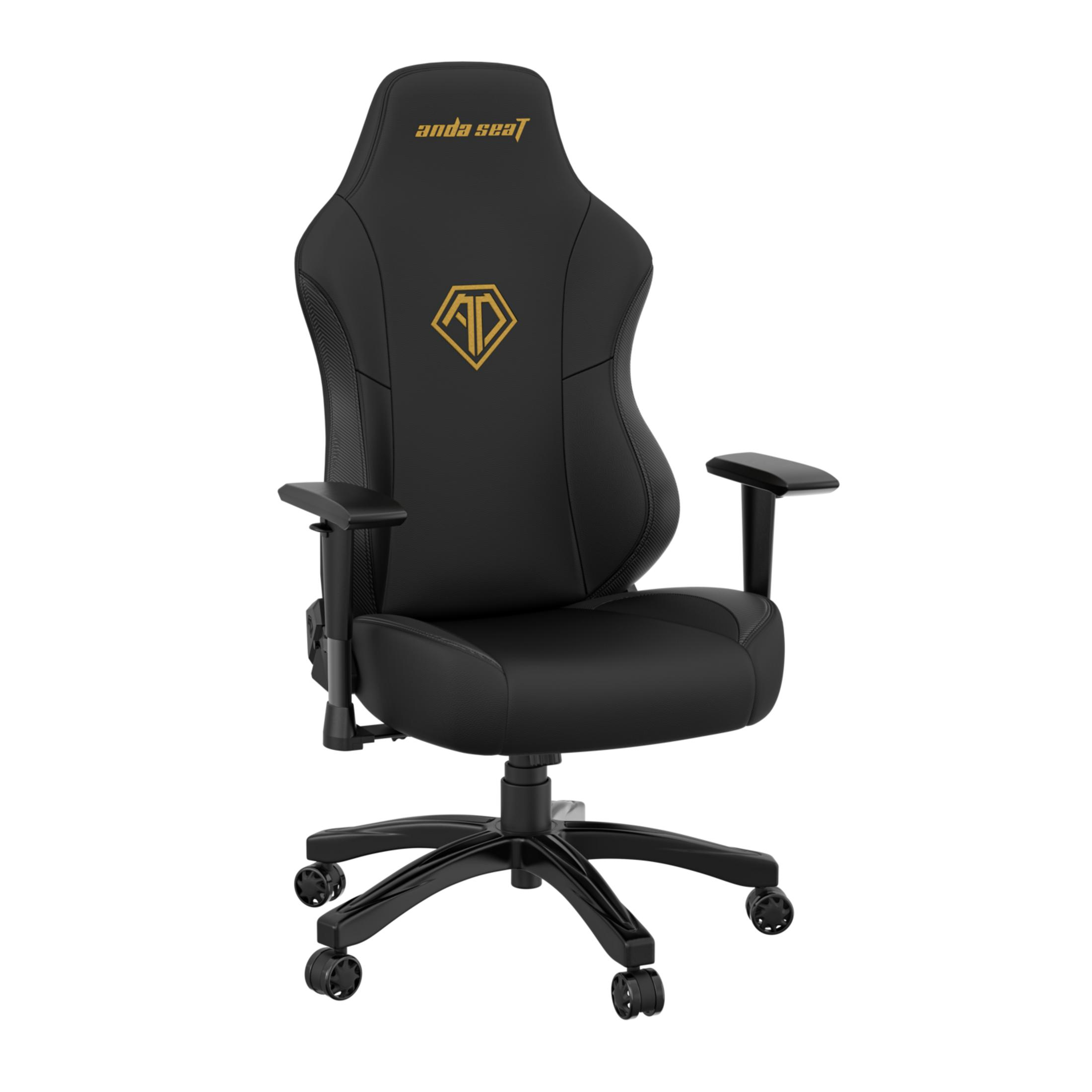 Chaise gaming noire avec logo doré et roulettes.