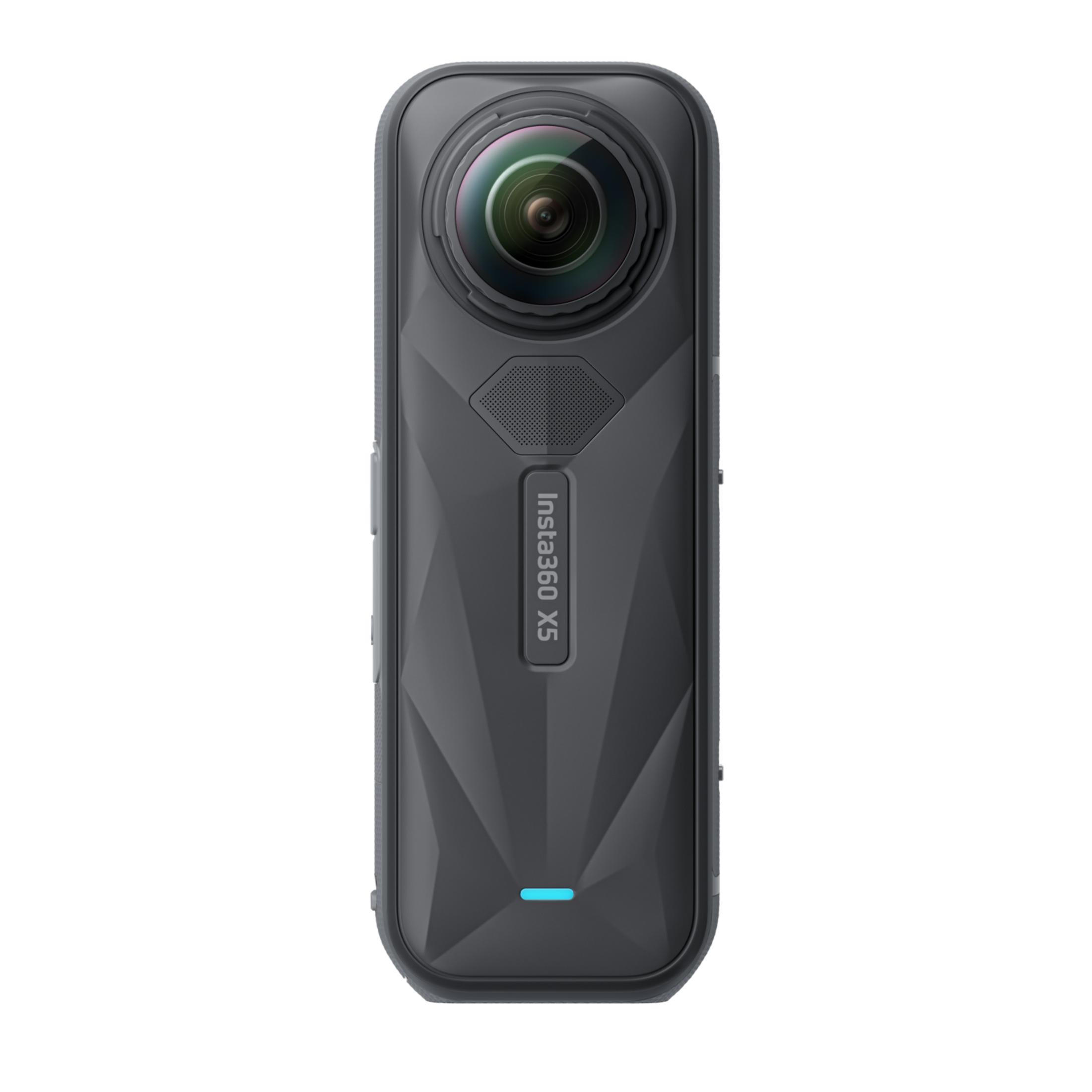 Una fotocamera Insta360 X5 nera con obiettivo prominente e corpo testurizzato.