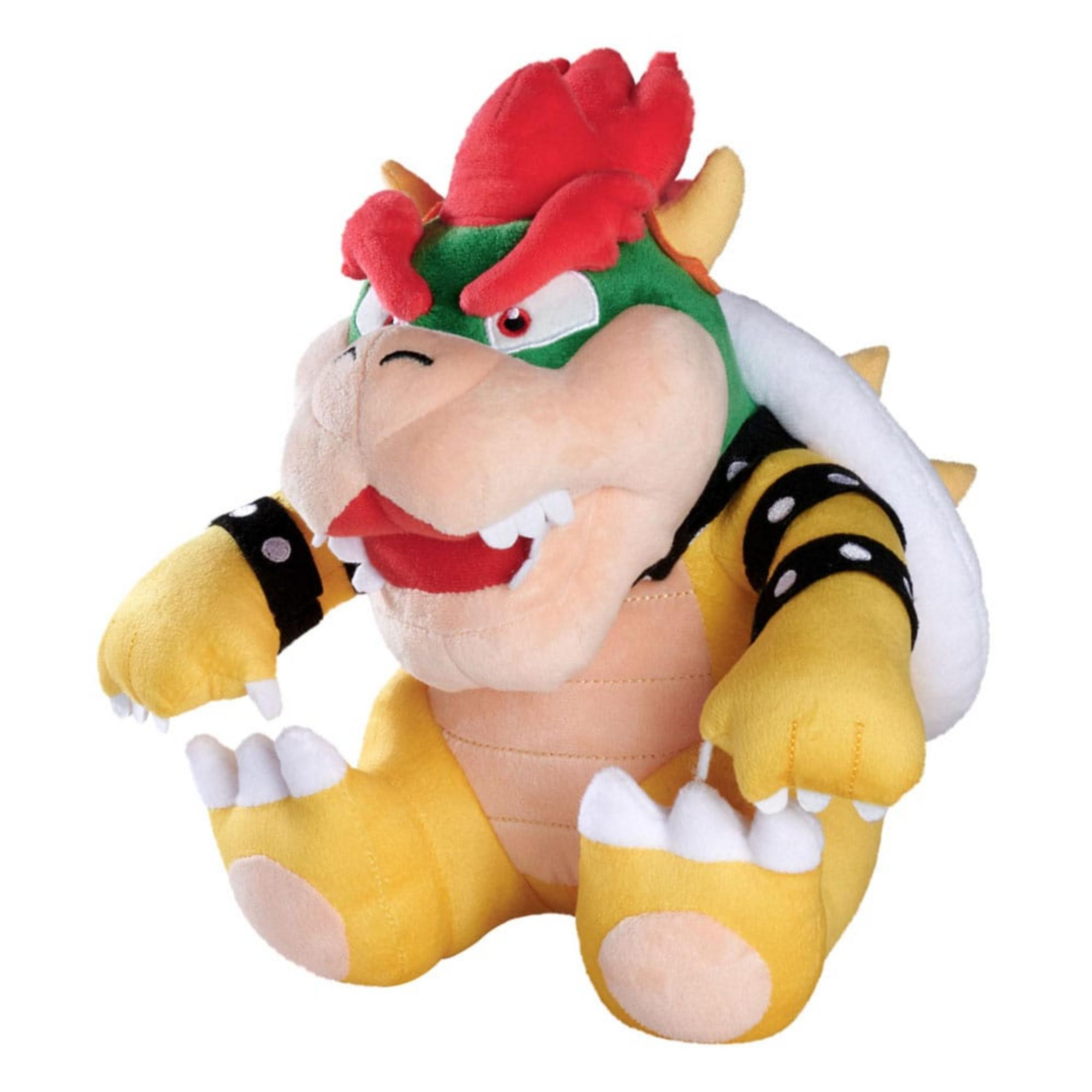 Eine gelbe Plüschfigur von Bowser mit rotem Haar, grünen Augen und schwarzen Armbändern.