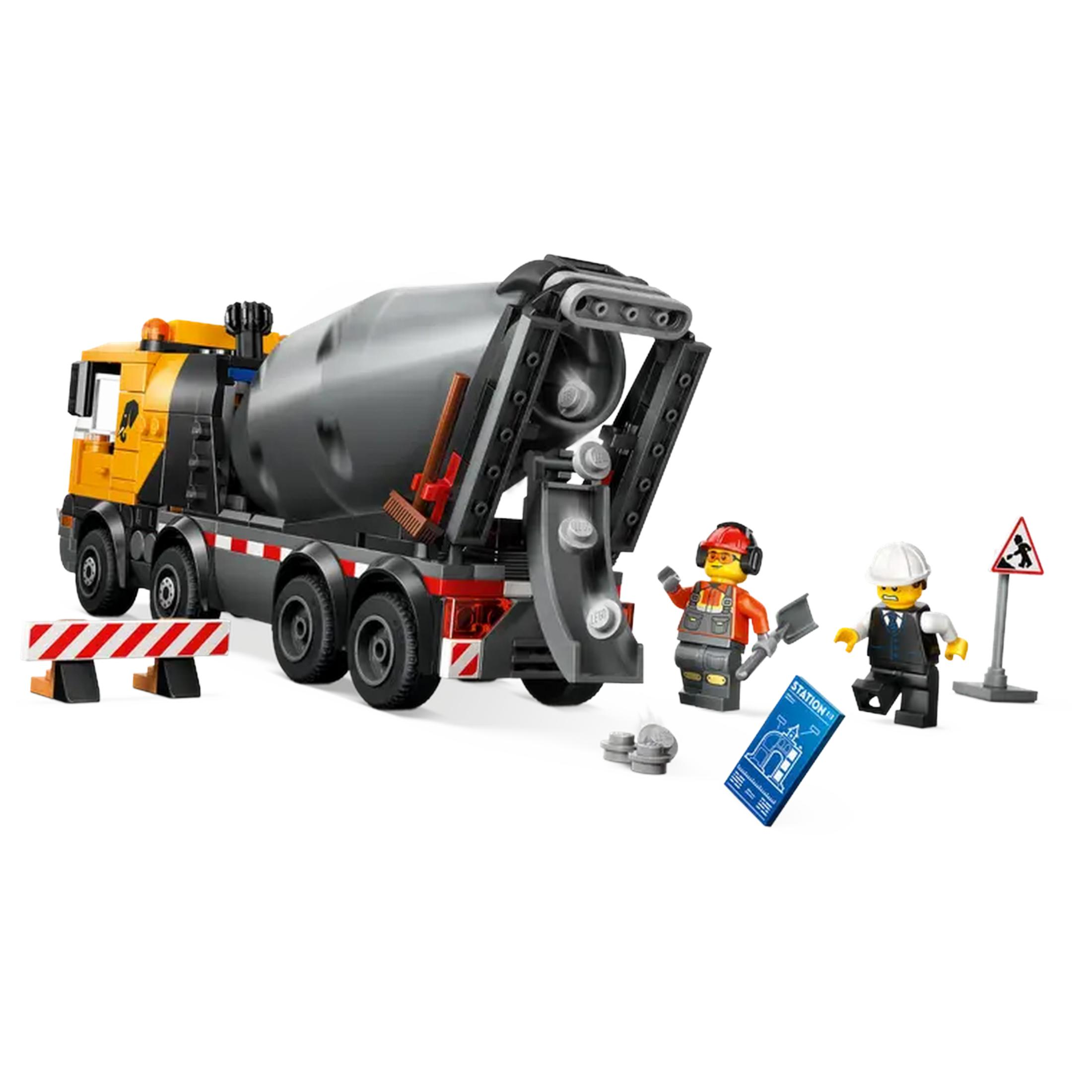Żółto-szara betoniarka Lego z dwiema figurkami Lego, planami i znakami.