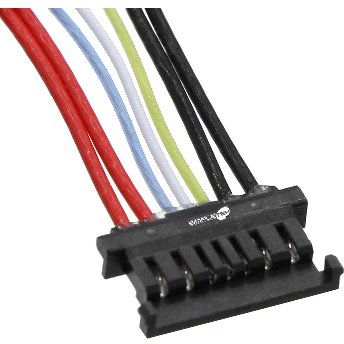 Un conector negro con seis cables de colores: rojo, azul, blanco, verde, negro.
