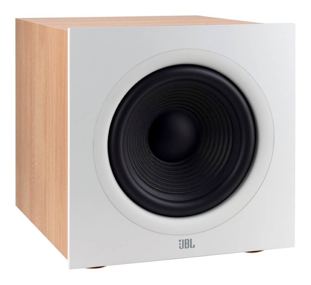 Subwoofer JBL z białą przednią częścią i bokami imitującymi drewno. Posiada czarny stożek głośnika.