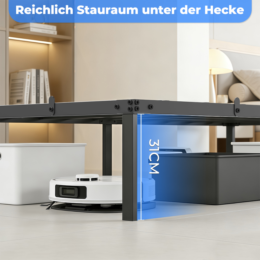 Ein weißer Saugroboter unter einem schwarzen Regal mit 31 cm Freiraum.