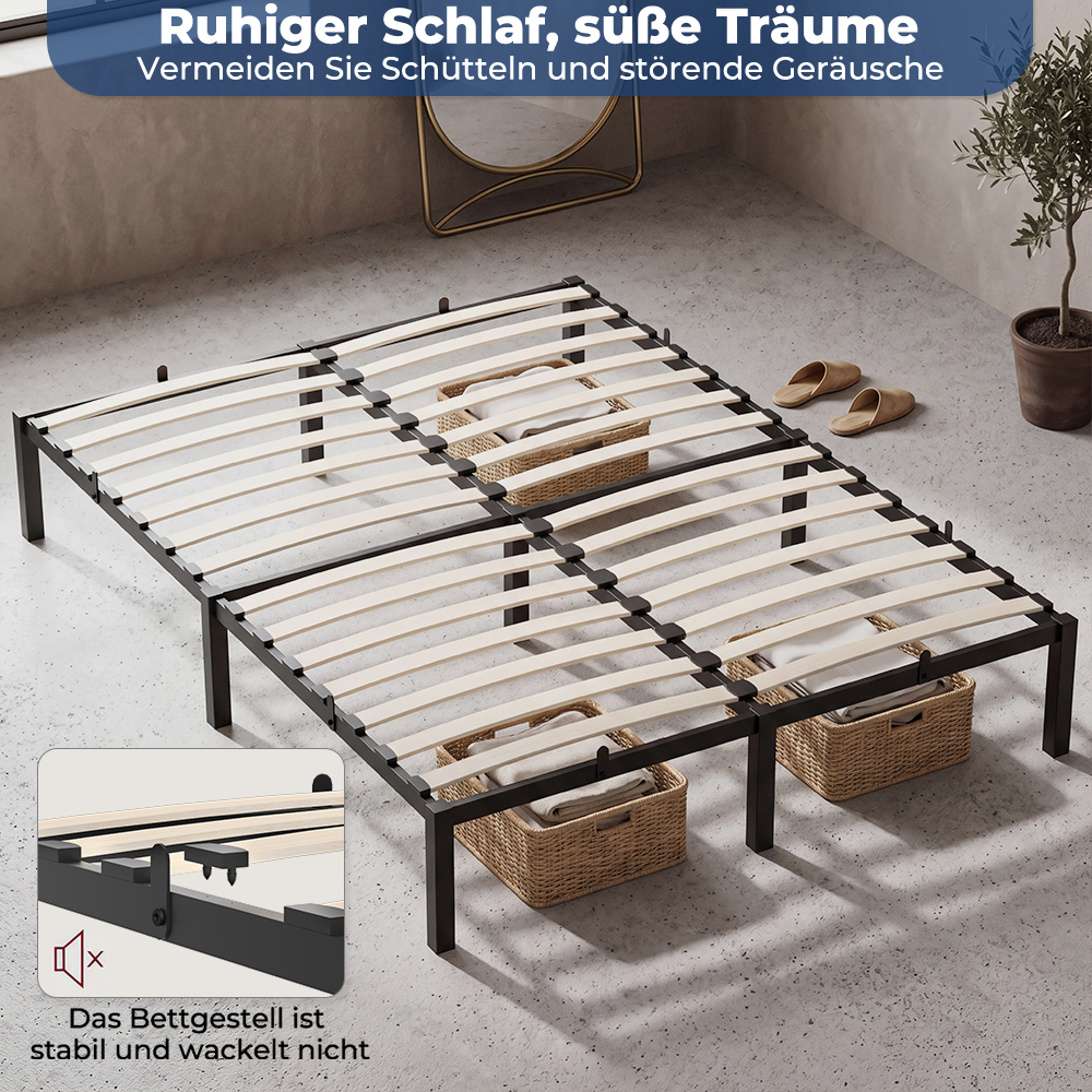 Ein stabiles Metallbettgestell mit Holzlatten und Aufbewahrungskörben.