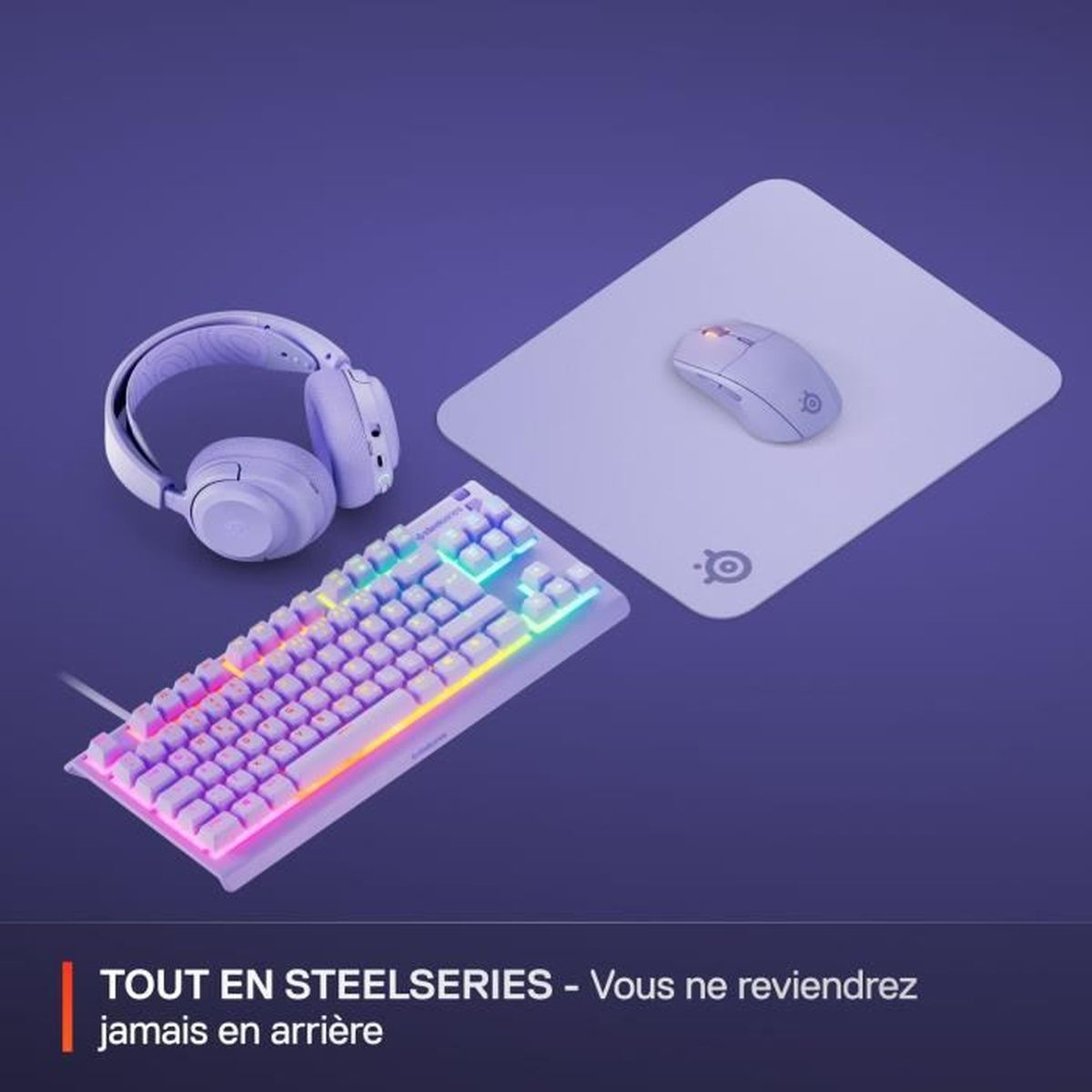 Cuffie viola, tastiera RGB e mouse su tappetino.