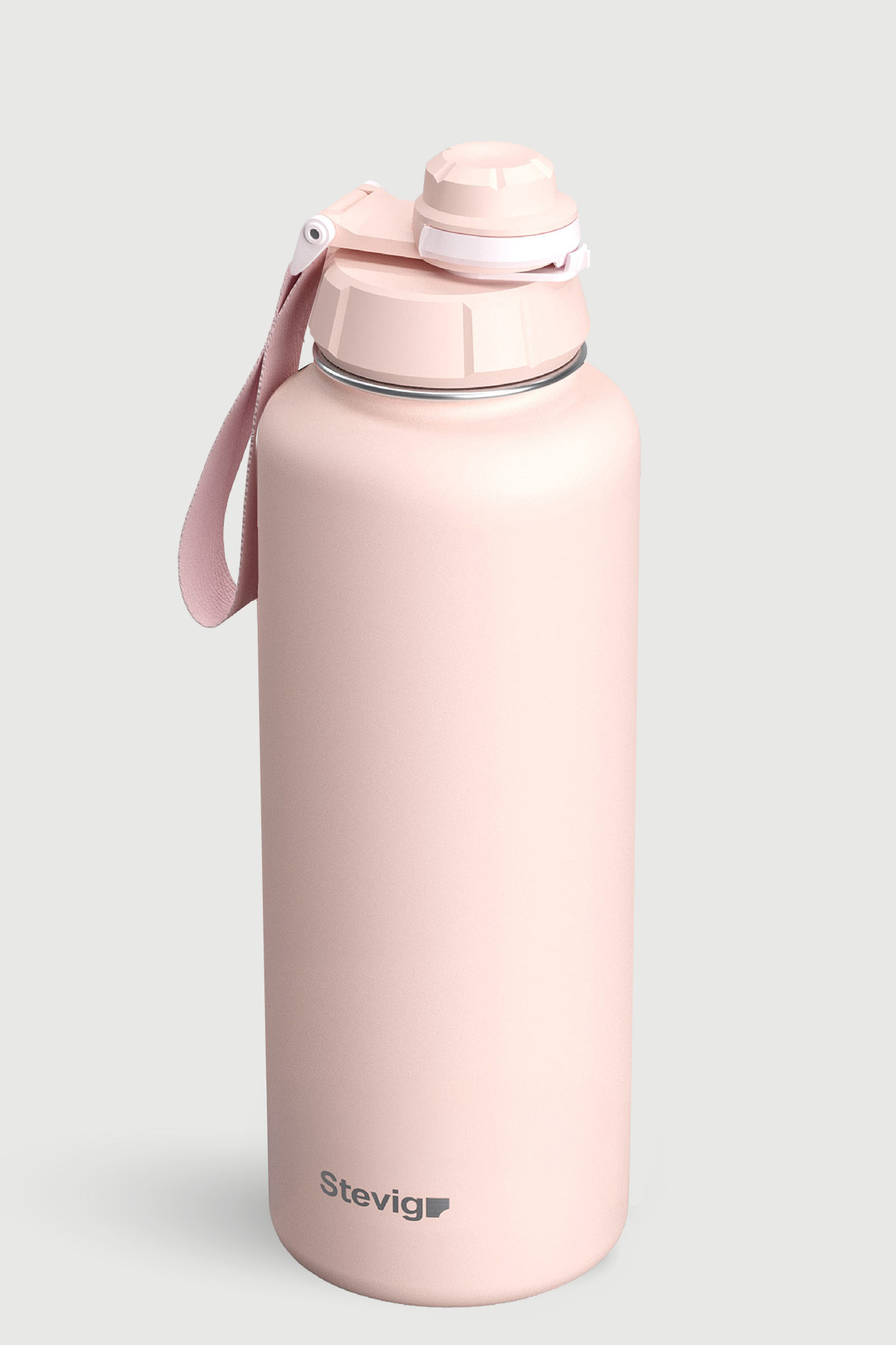 Dokulu kapaklı ve pembe kayışlı soluk pembe su şişesi. 'Stevigr' marka adı görünür.