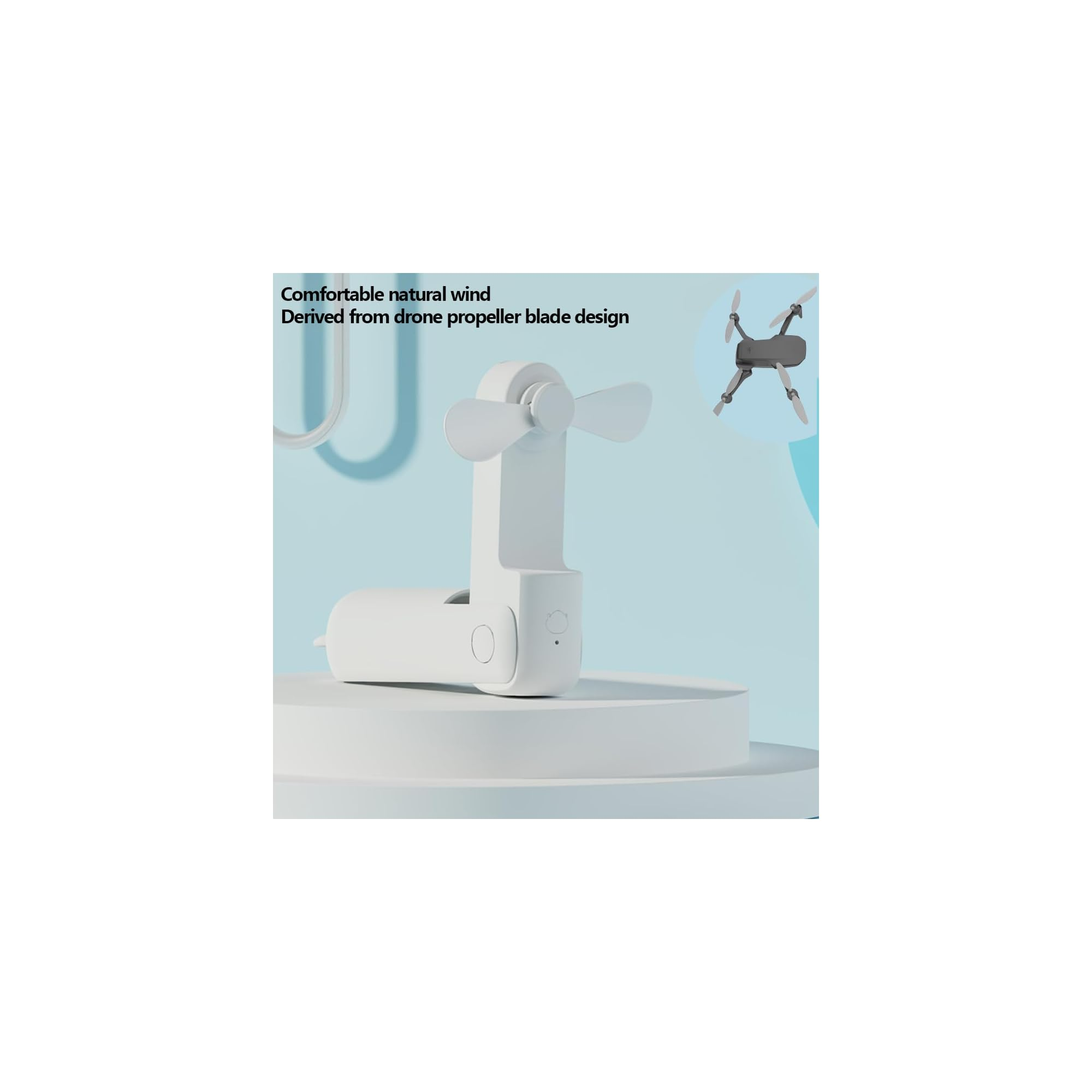 Ein weißer Handventilator mit Drohnenpropeller-Design steht auf einer weißen Plattform.