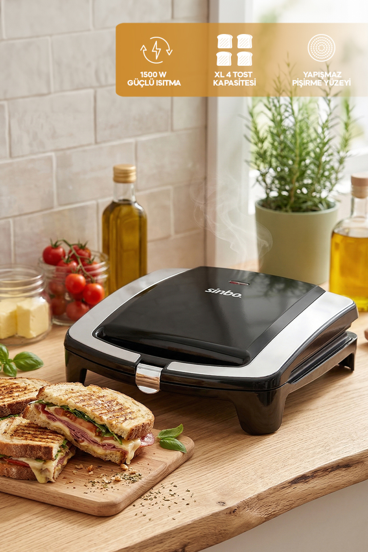 Buharlı sandviçler, domatesler ve yağ şişeleriyle siyah bir tost makinesi.