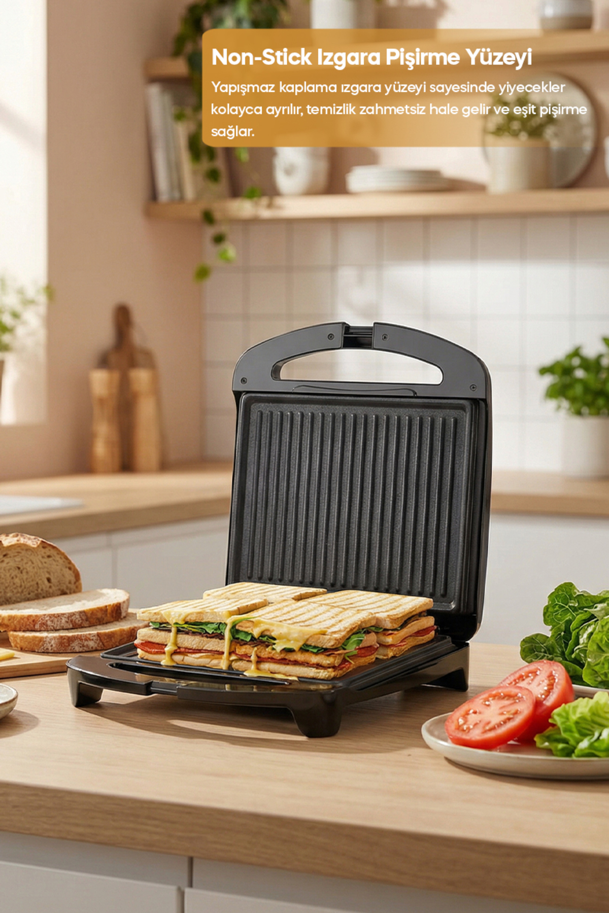 Tost makinesi, tezgah üzerinde kızarmış sandviçler, ekmek ve domatesler.