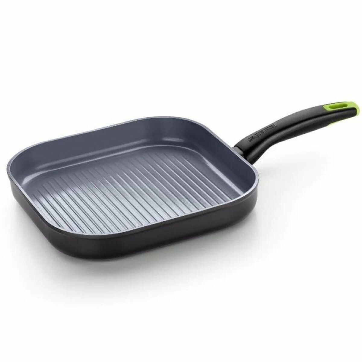 Una padella grill rettangolare con fondo scanalato e manico nero con punta verde.