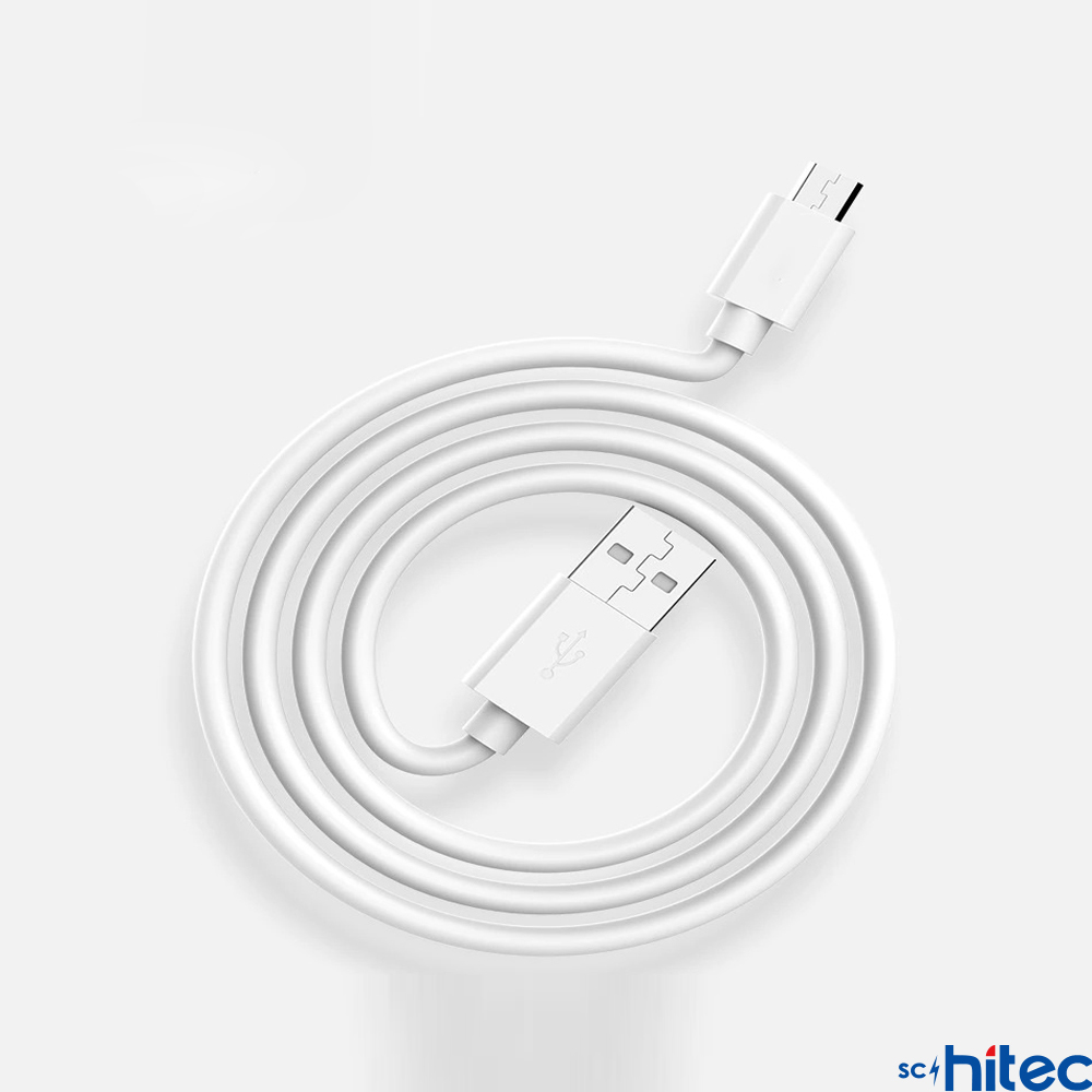 Görünür konektörleri olan beyaz arka plan üzerinde sarılmış beyaz bir USB-C kablosu.