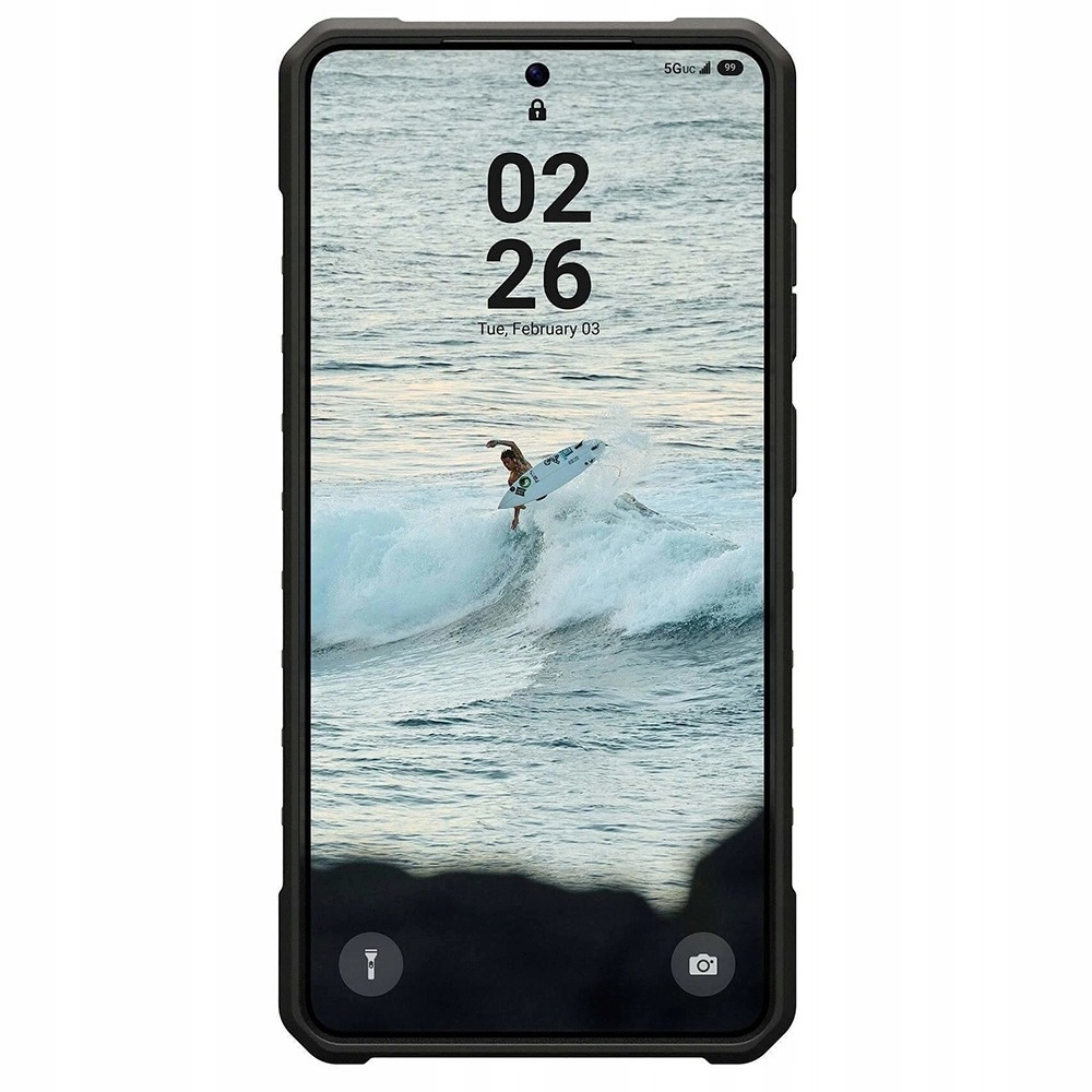Ein Smartphone zeigt einen Surfer auf einer Welle, Uhrzeit 02:26.