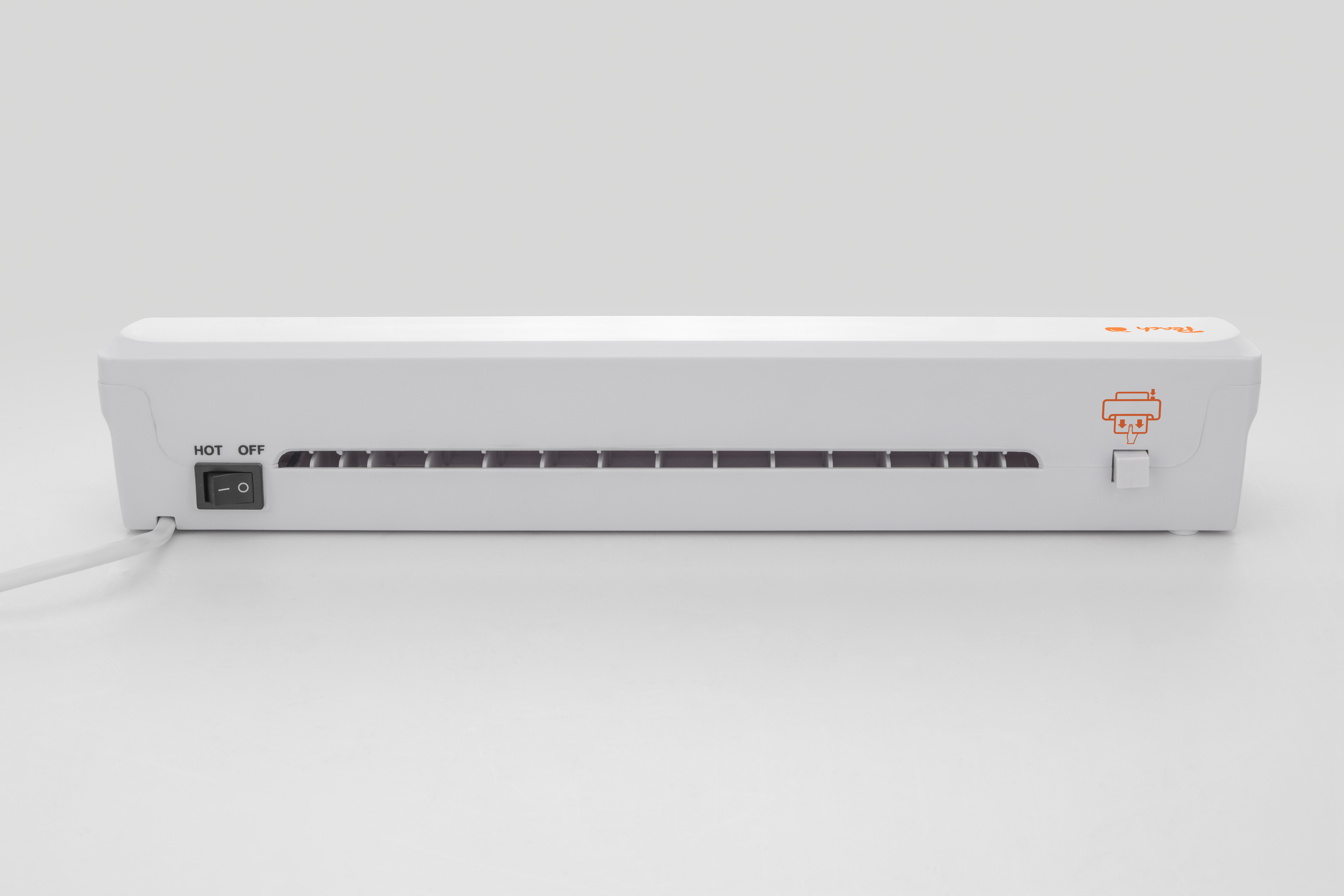 Ein weißer Laminator mit orangefarbenem Logo und Schalter.