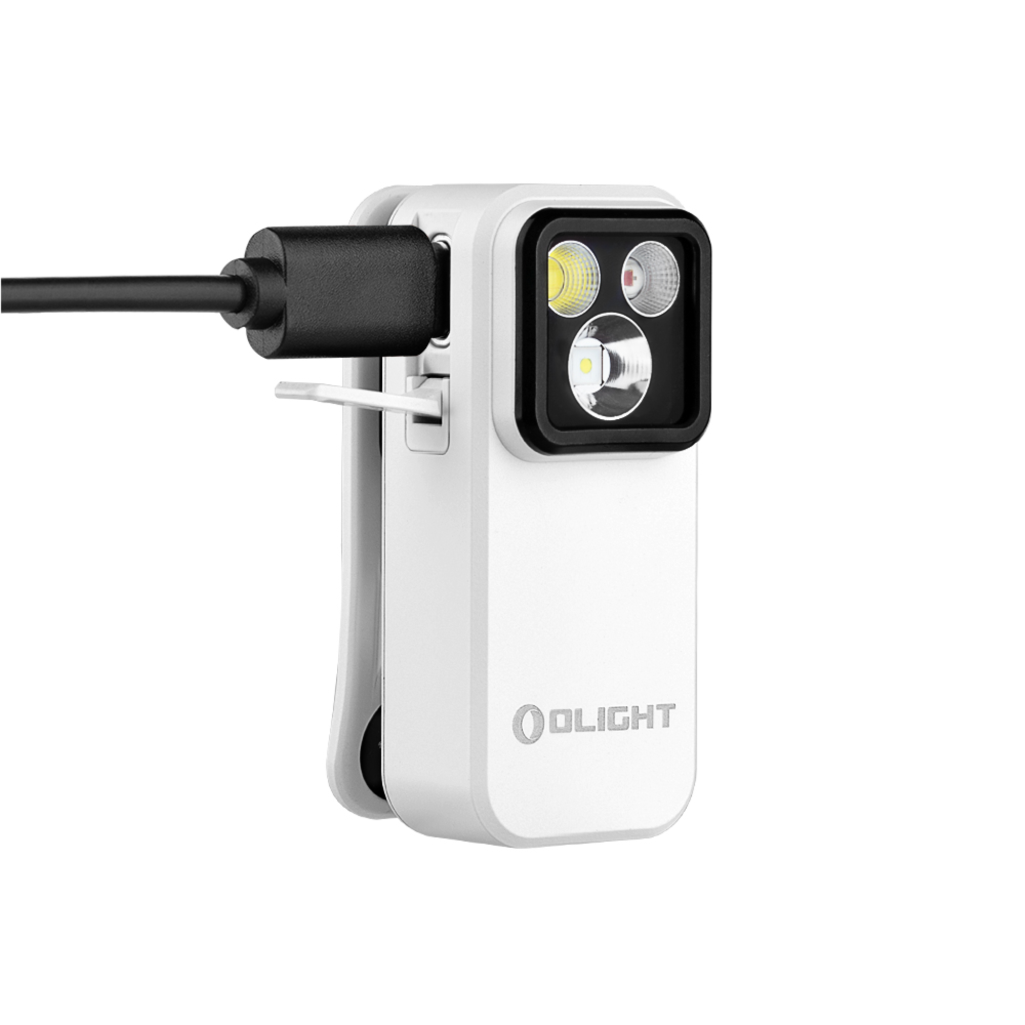 Un faro blanco con clip, tres LEDs y un cable de carga negro conectado.