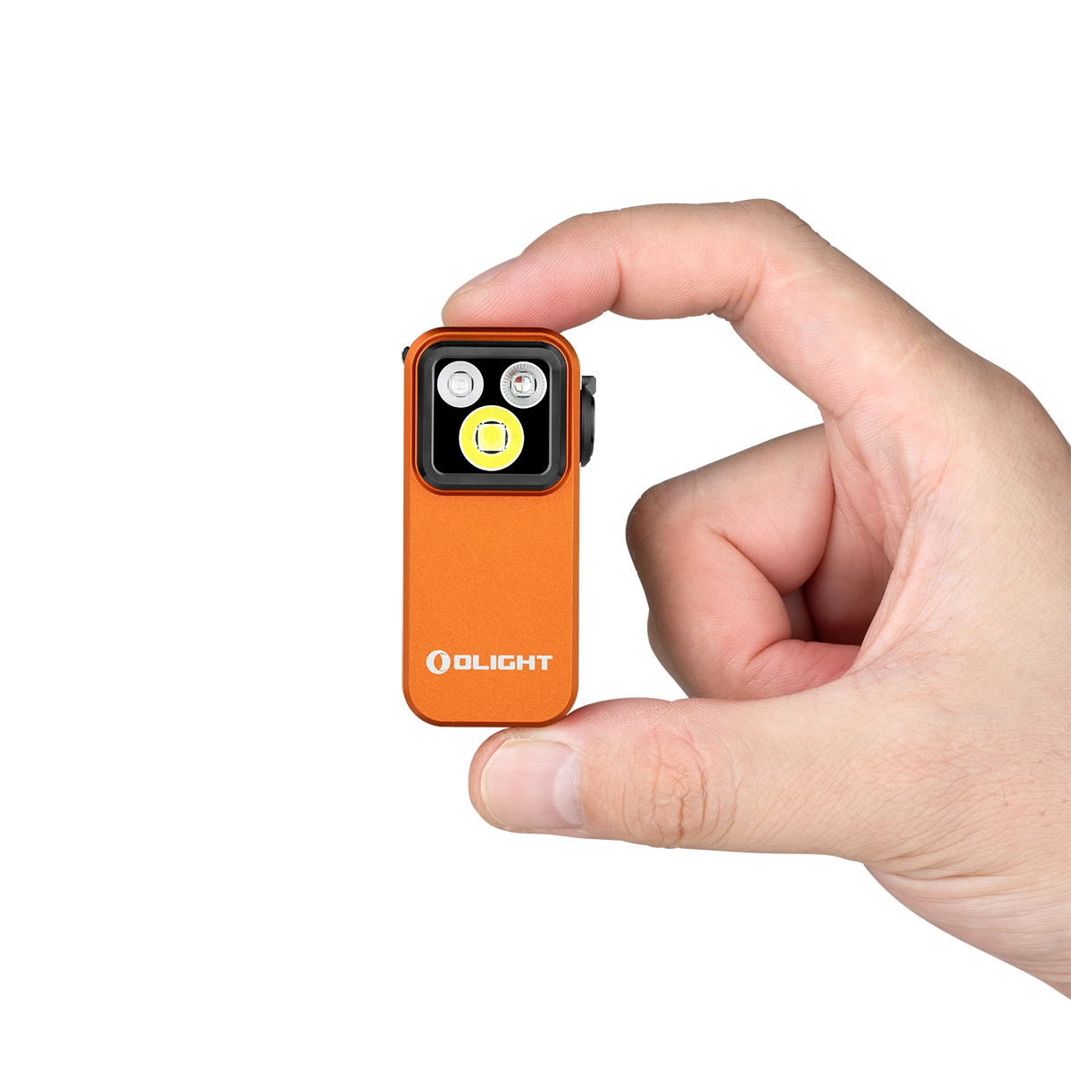 Linterna naranja con tres LEDs sostenida en una mano.