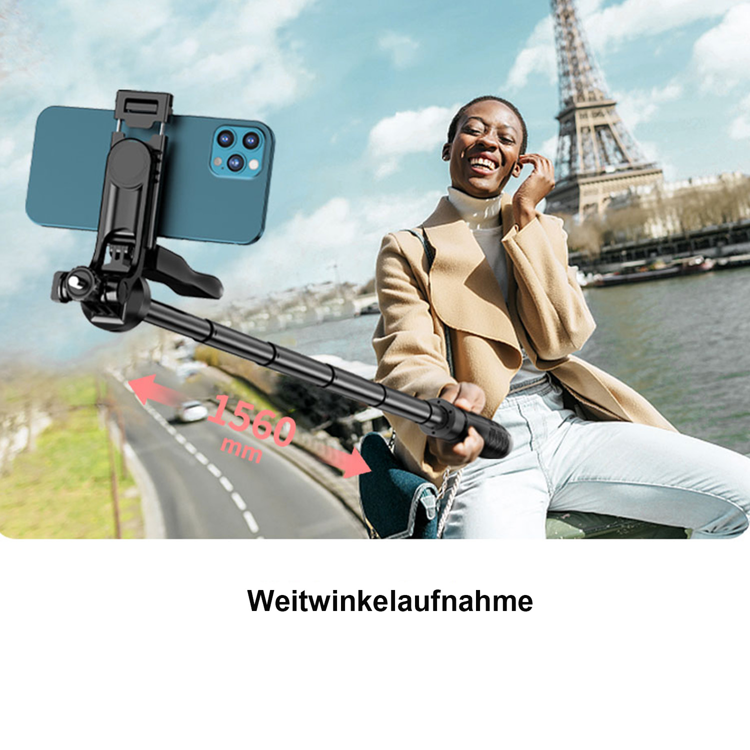 Eine Frau macht ein Selfie mit einem Selfie-Stick in Paris, Eiffelturm im Hintergrund.