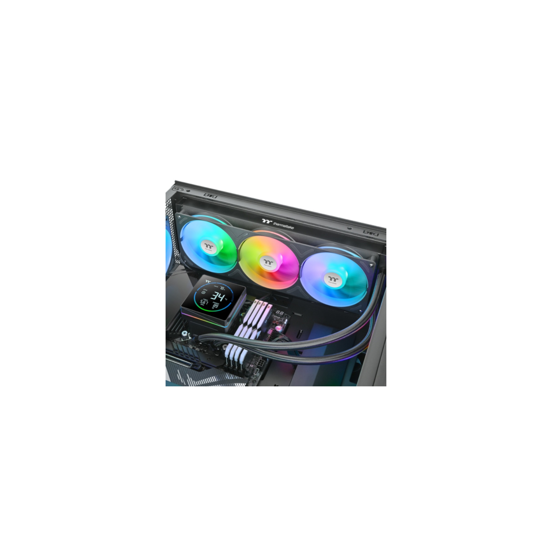 Caja de PC con ventiladores RGB, pantalla y componentes de refrigeración líquida.