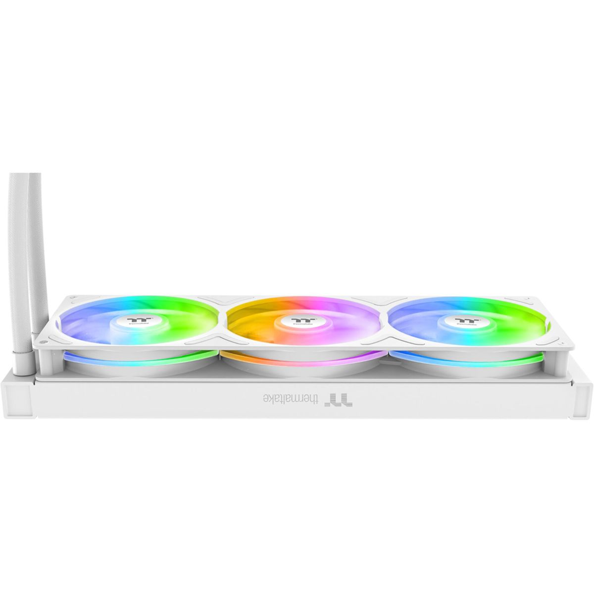 Witte koeler met drie RGB-ventilatoren en Thermaltake-logo.