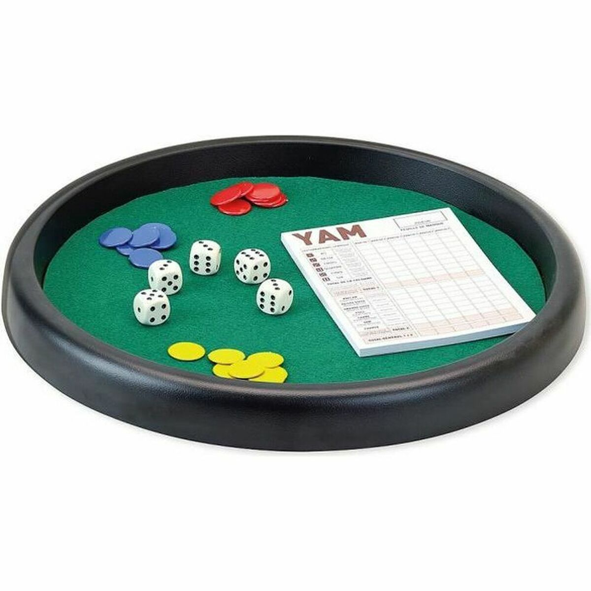 Ein Spielbrett mit Würfeln, Chips und Spielzettel.