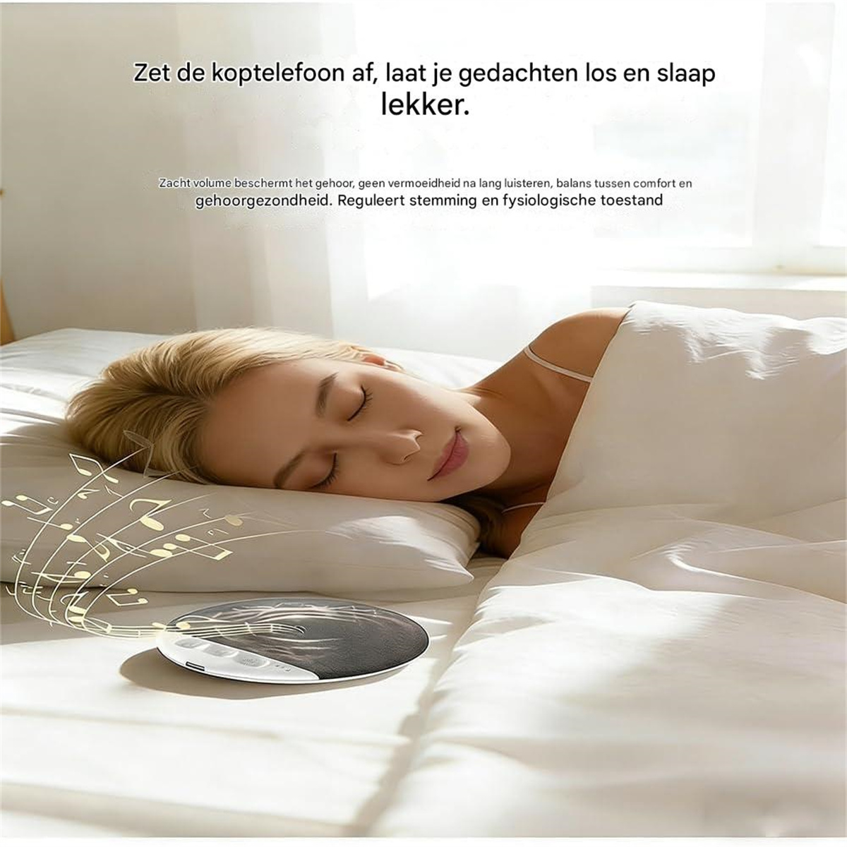 Eine Frau schläft im Bett, ein Lautsprecher spielt Musik.