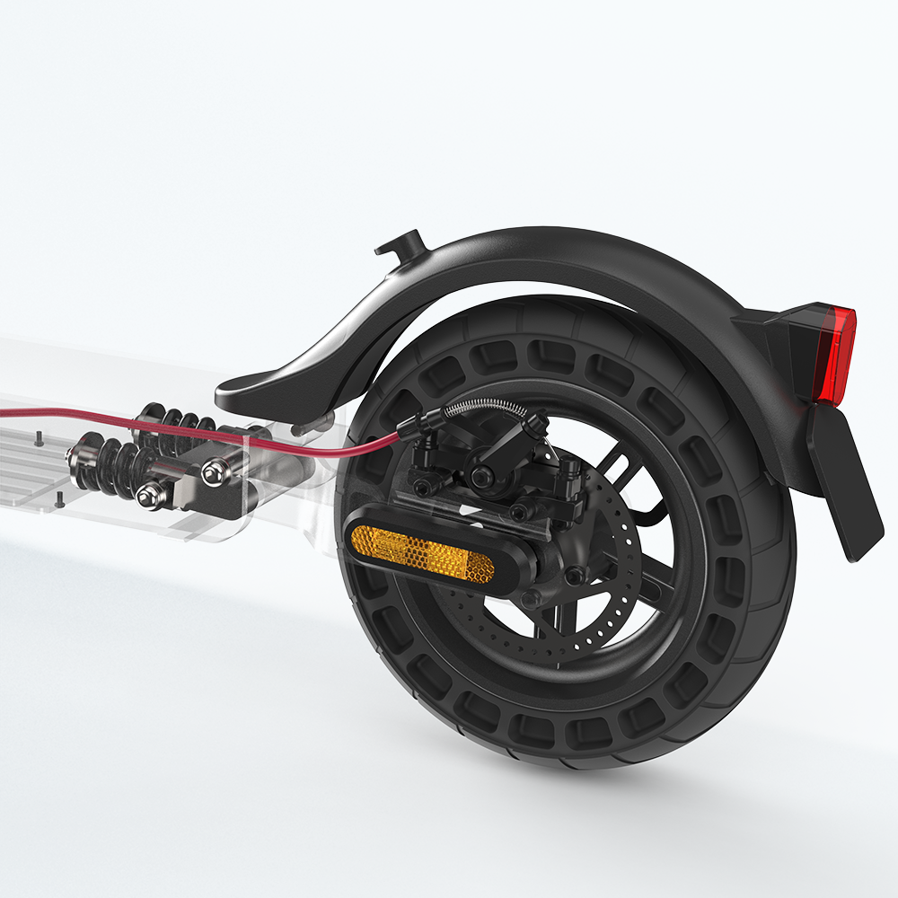 Primo piano della ruota posteriore di un e-scooter, con sospensioni, freno e cavo rosso.