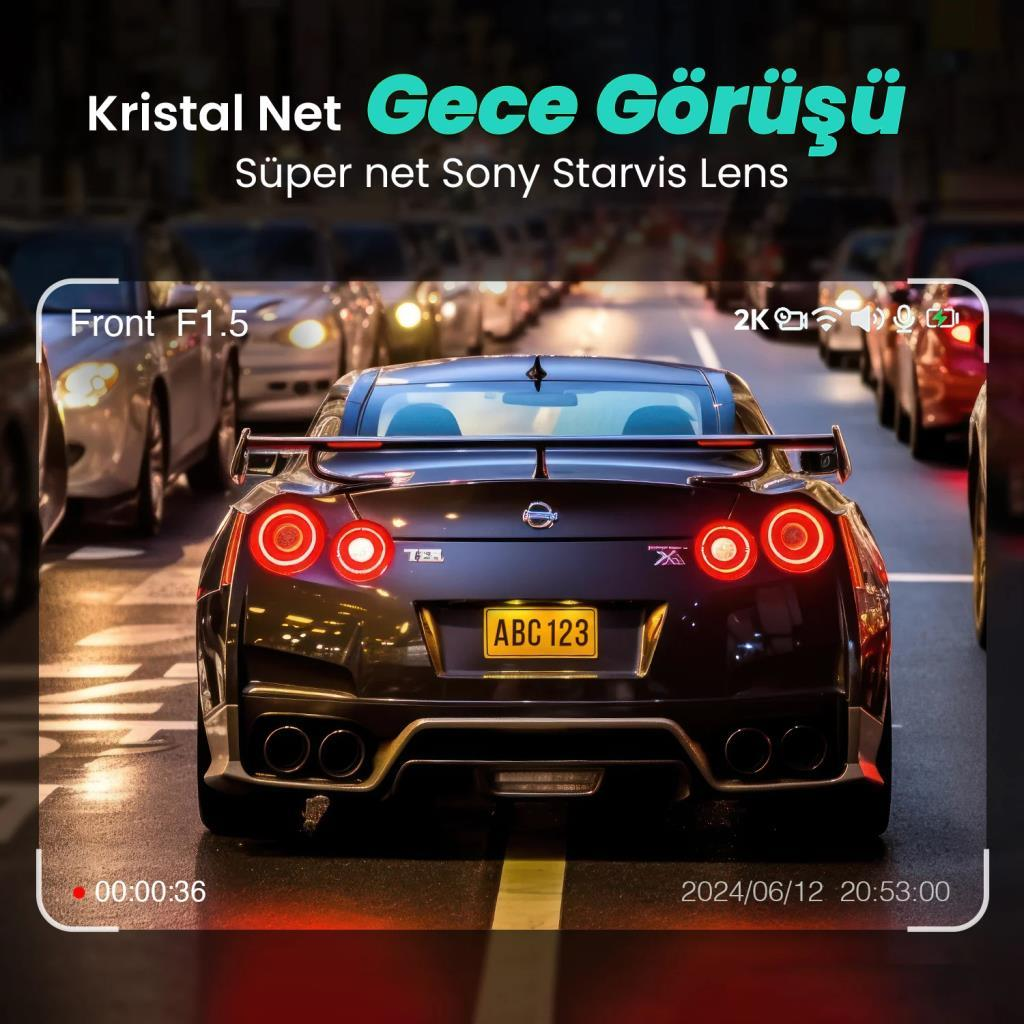 Gece sokağında parlak arka lambalara sahip lacivert spor kupası.