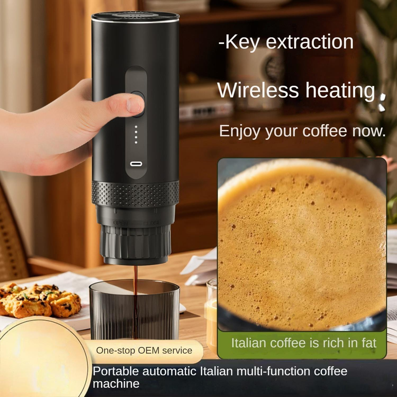 Schwarzer Kaffeeautomat brüht Kaffee in eine Tasse; Kekse liegen daneben.