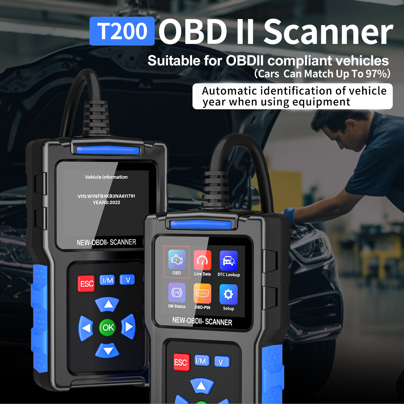 T200 OBD II Scanner mit Display zeigt Fahrzeuginformationen. Mann im Hintergrund.