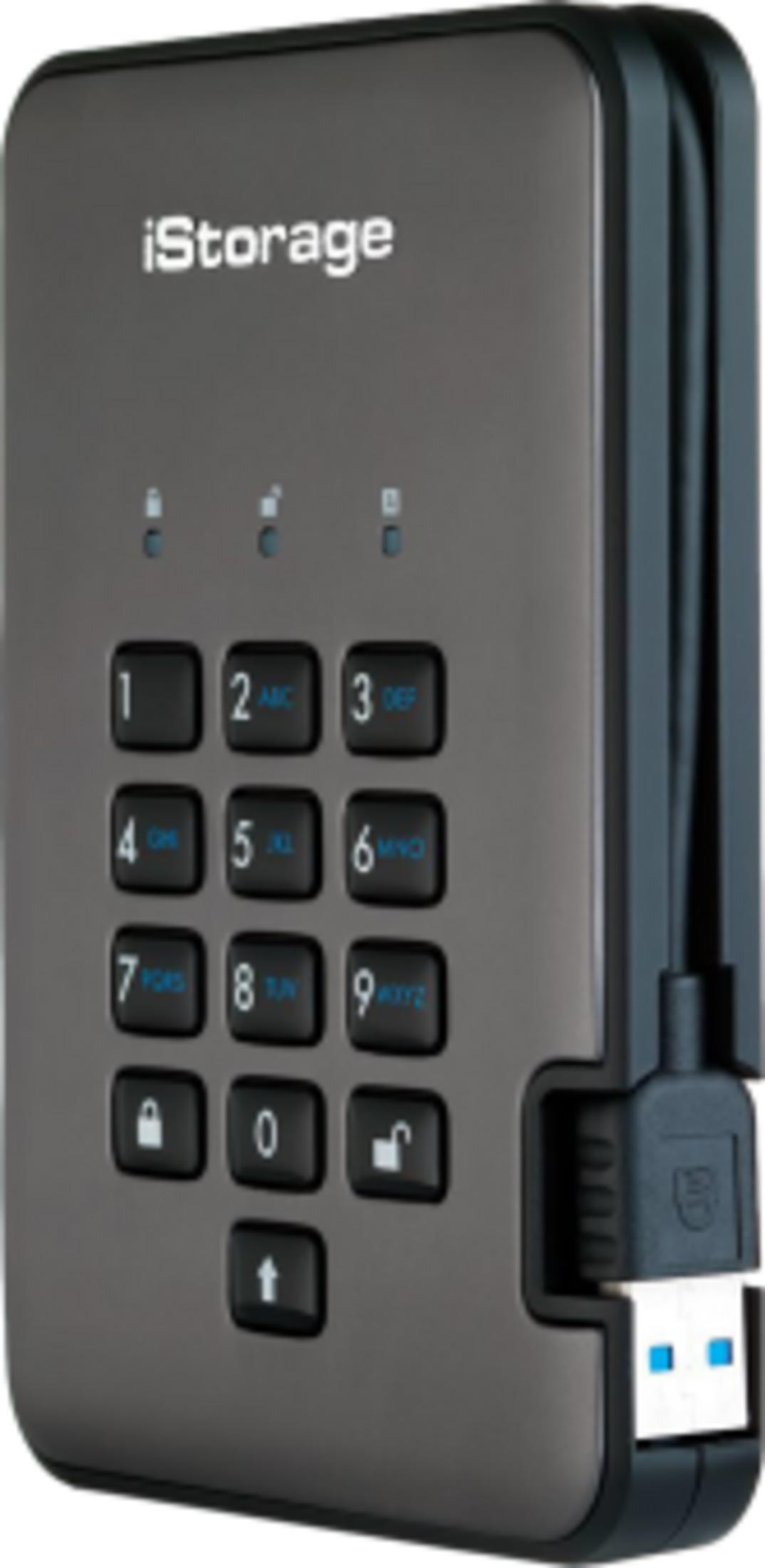 Un dispositivo iStorage gris con teclado, puerto USB y cable.
