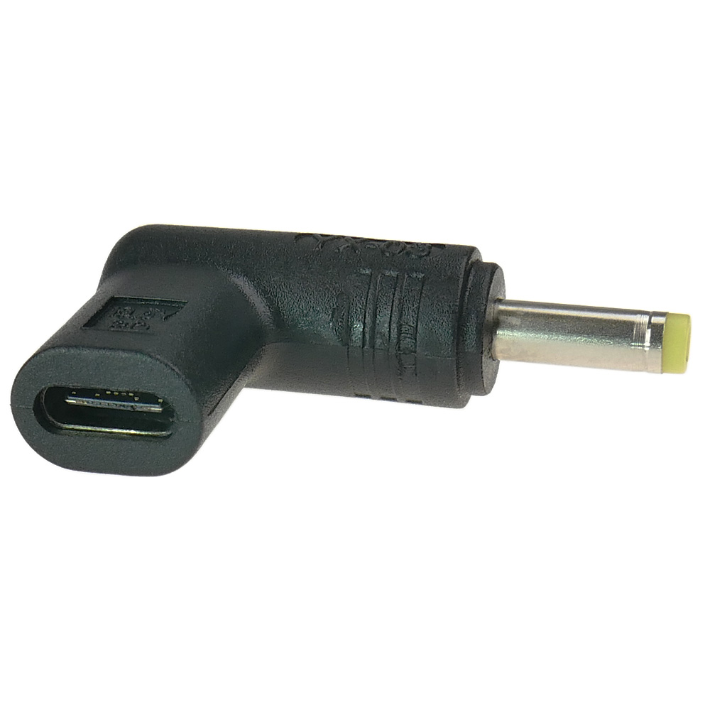 Czarny adapter zasilania USB-C na DC z kątowym złączem.