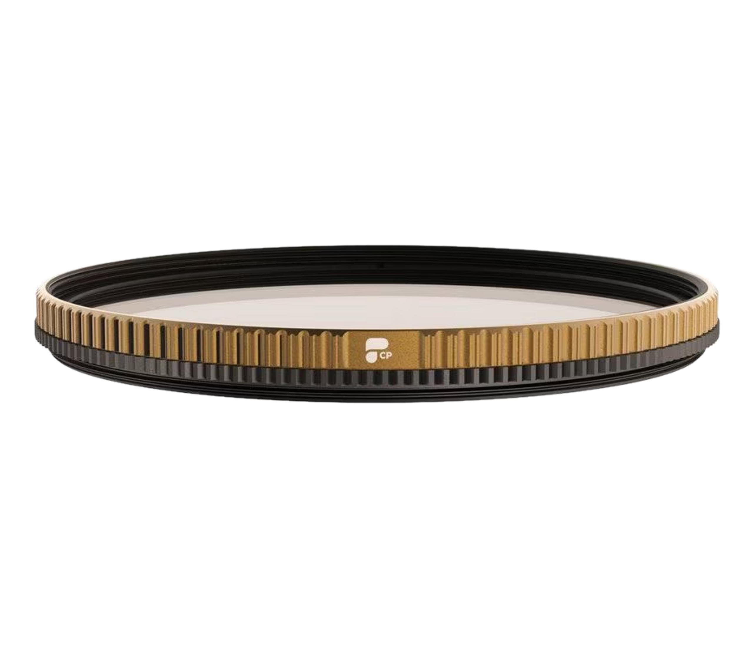 Rond cameralensfilter met gouden en zwarte geribbelde behuizing. Het 'CP'-logo is zichtbaar.