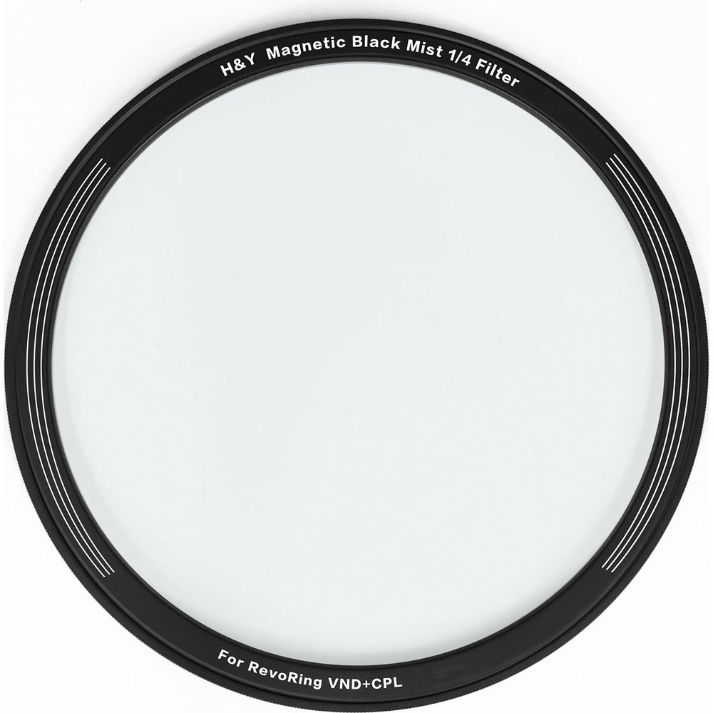 Een rond zwart lensfilter met een witte kern en tekst.