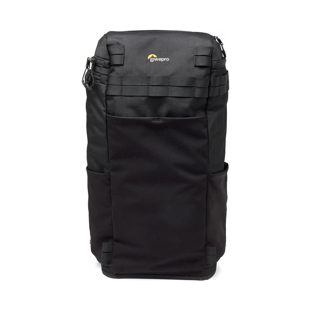 Een zwarte rugzak met het Lowepro-logo op de voorkant.