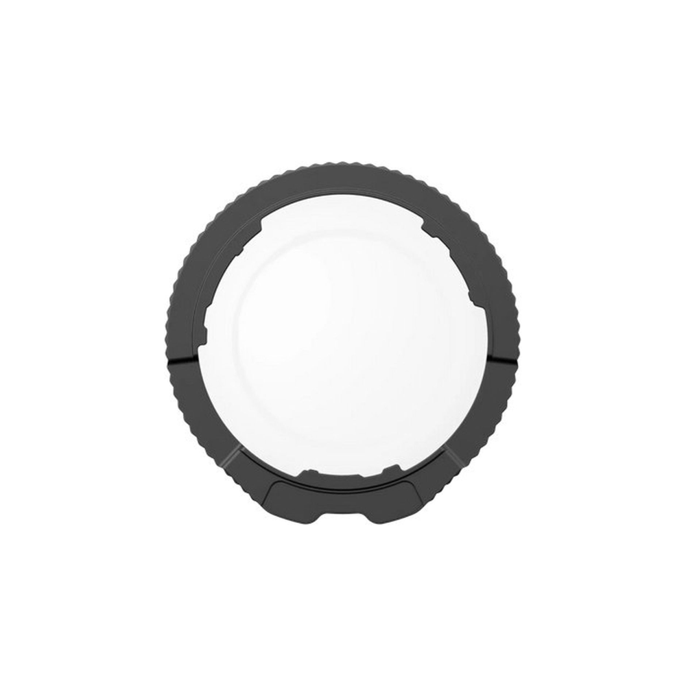 Zwarte ring met gekartelde rand en witte midden, geïsoleerd op wit.