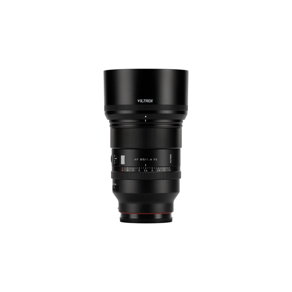Een zwarte Viltrox AF 85mm f/1.4 FE lens met focus- en diafragmaringen.