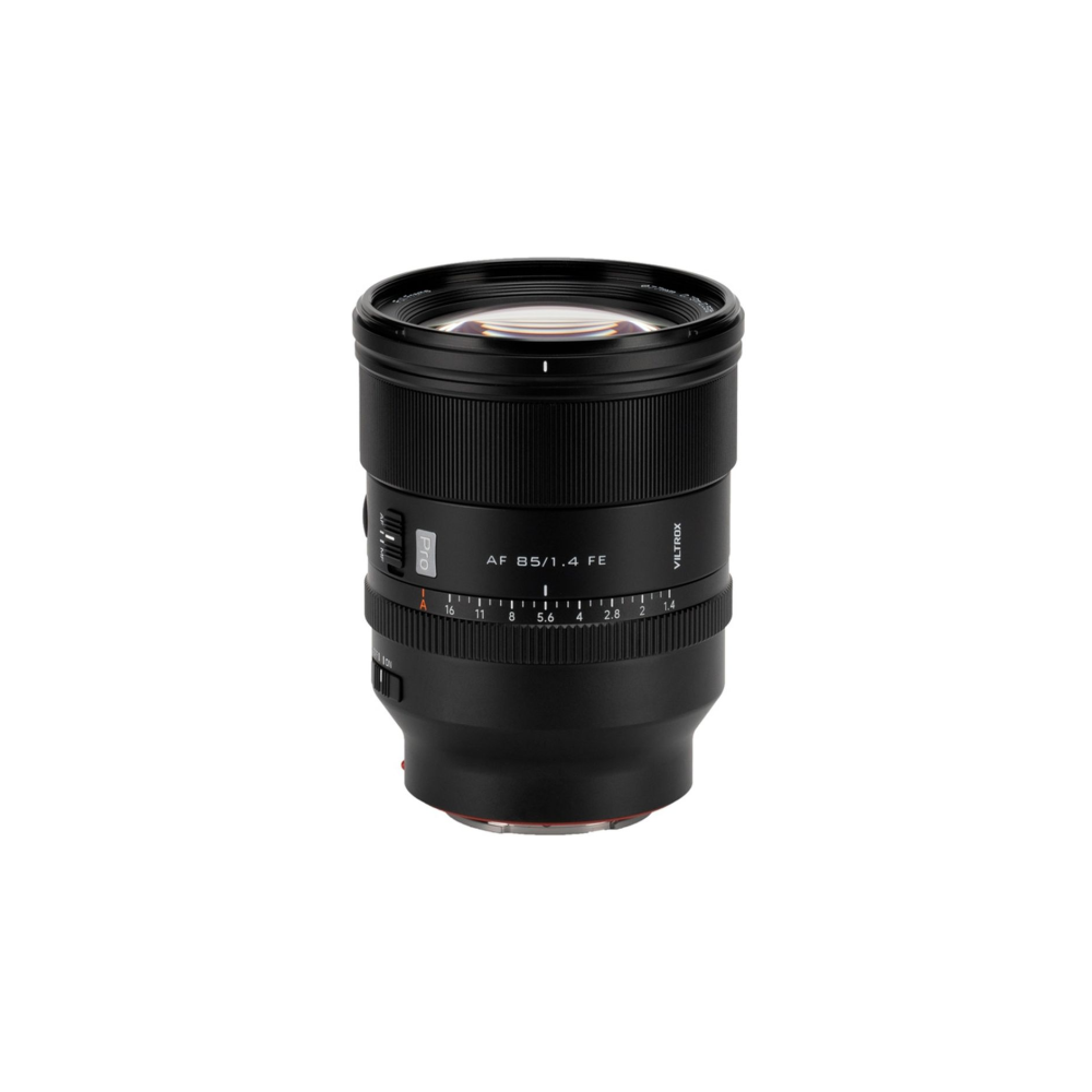 Een zwarte Viltrox 85mm f/1.4 FE lens met diafragma- en scherpstelring.