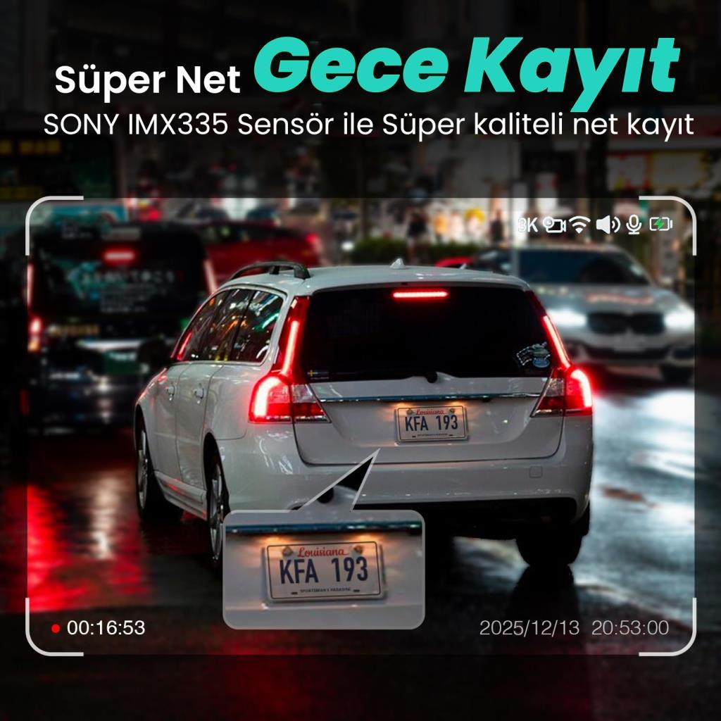 Beyaz station wagon gece ıslak yolda ilerliyor, plaka yakın çekim.