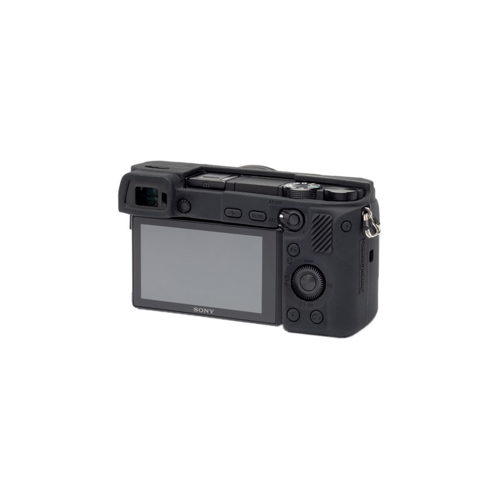 Zwarte Sony camera met scherm en zoeker, zijaanzicht.