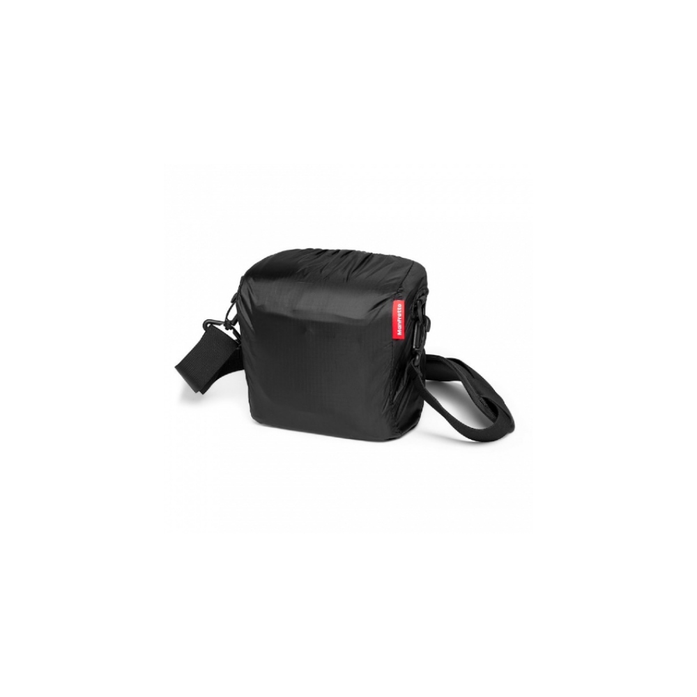 Een zwarte cameratas met rood Manfrotto-logo en een schouderband.