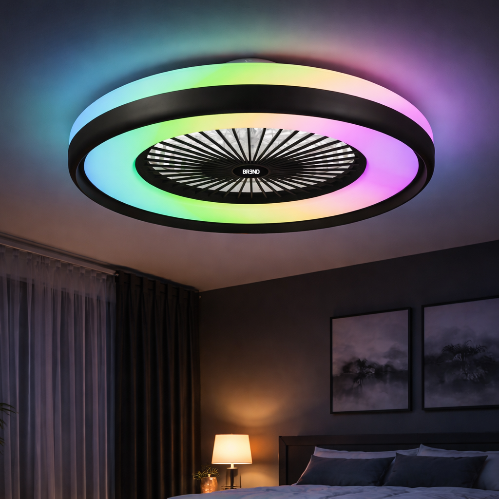 Ventilateur de plafond moderne avec anneau lumineux RVB, ventilateur central, dans une chambre.