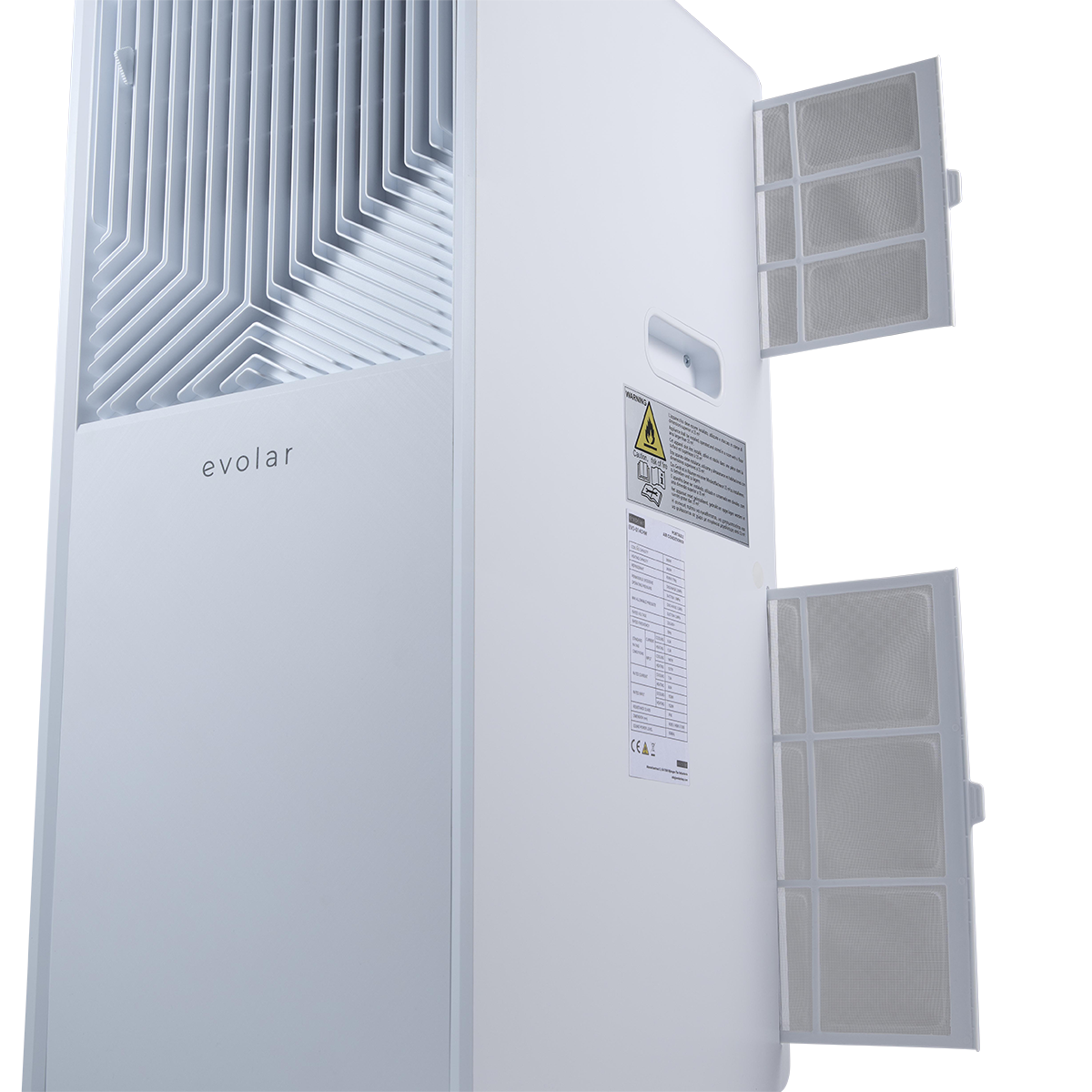 Un apparecchio bianco con fessure di ventilazione e filtri aperti.