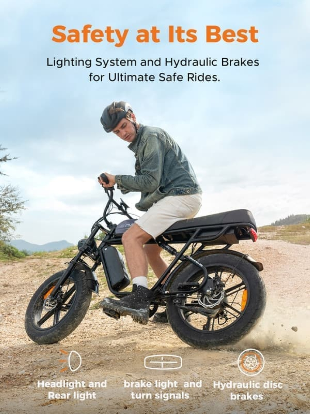 Hombre en e-bike con faro, luz trasera y frenos de disco.