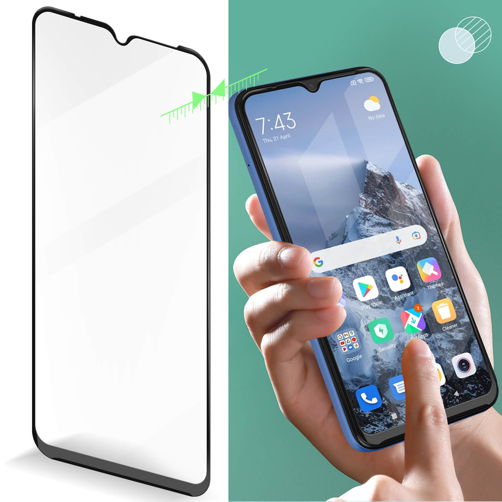 Een screenprotector naast een smartphone met blauwe hoes die door een persoon wordt bediend.