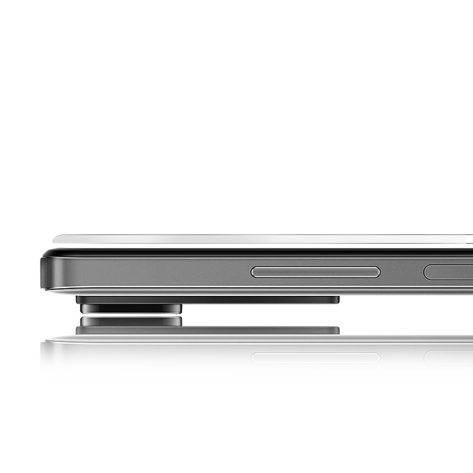 Close-up van de zijkant van een grijze smartphone met knoppen en een zwarte opzet.