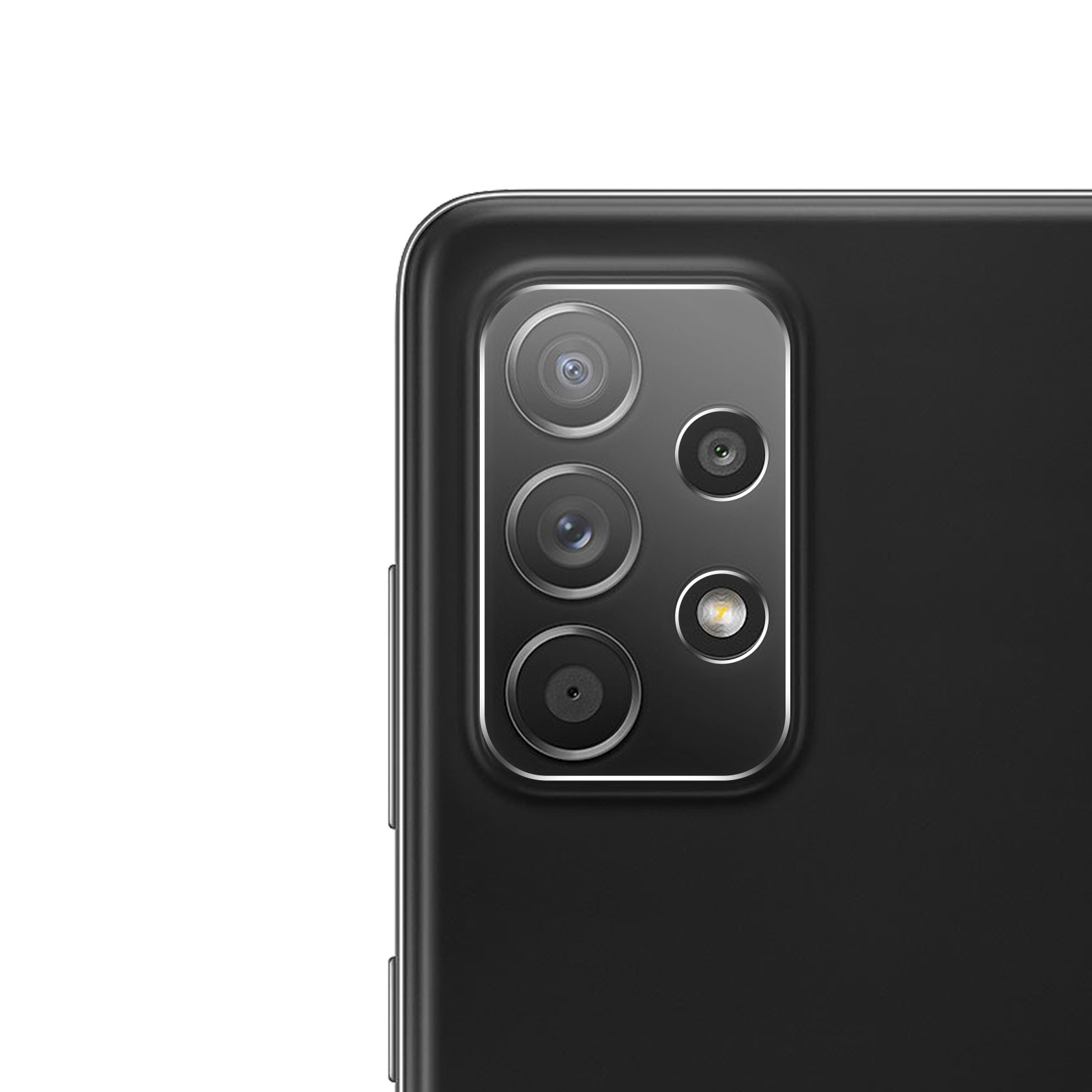 Primo piano del retro di uno smartphone nero con modulo fotocamera a quattro obiettivi.