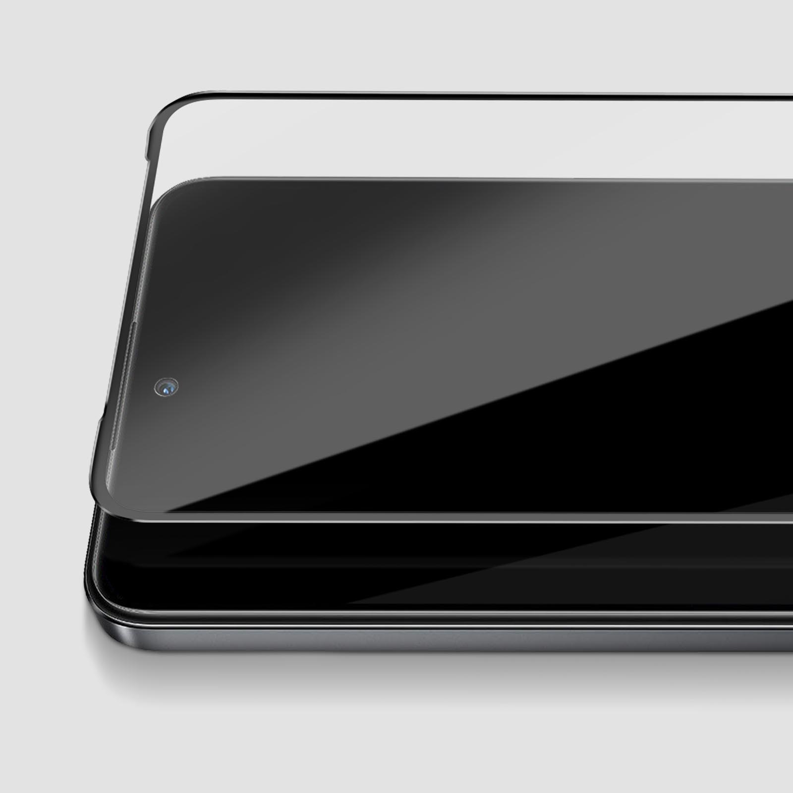 Uno schermo di smartphone nero con una protezione per lo schermo sopra.