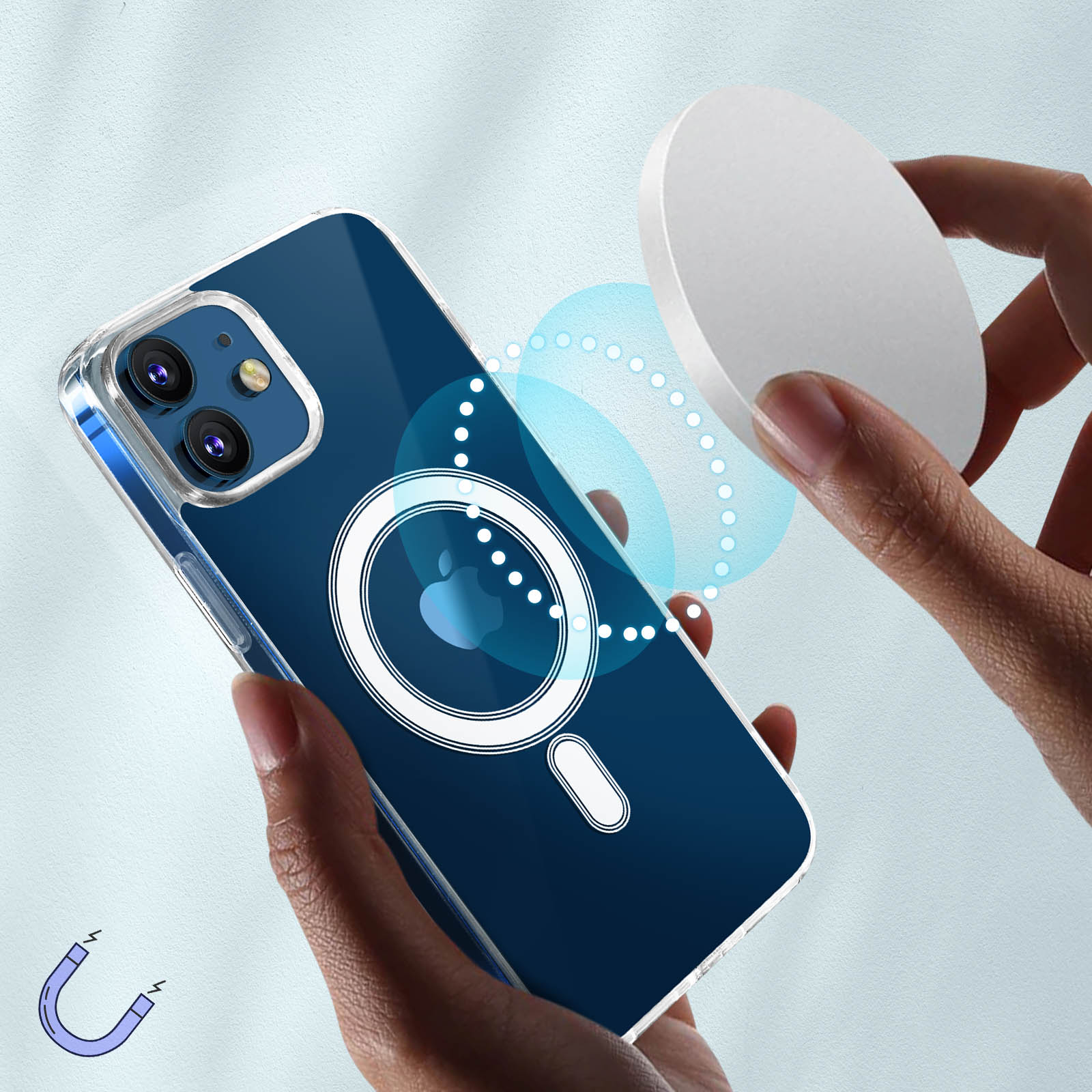 Een hand houdt een blauwe iPhone in een doorzichtige hoes vast. Een witte schijf nadert de telefoon.