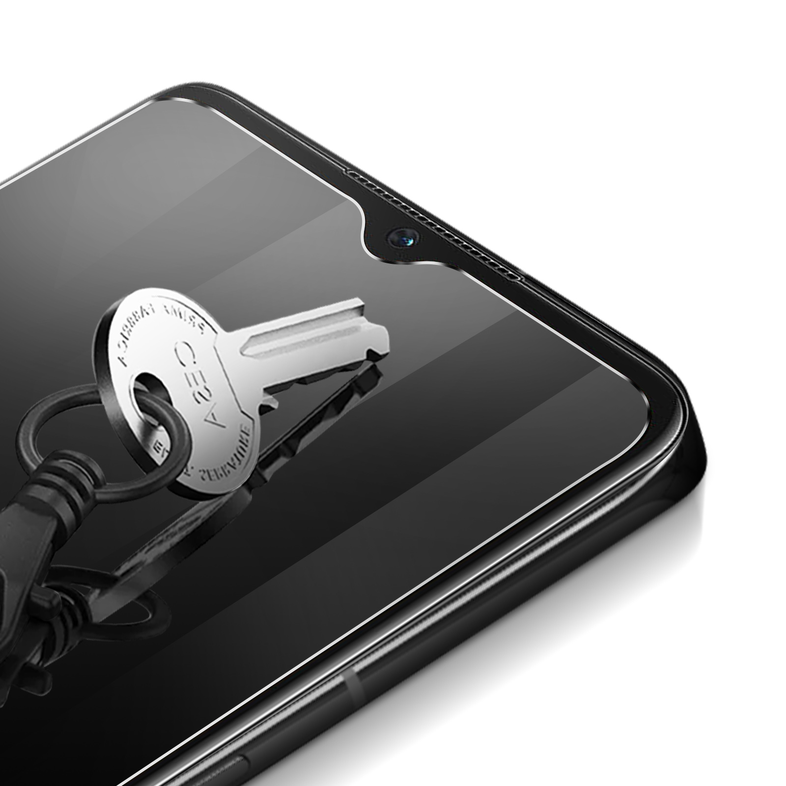 Een sleutel en een sleutelhanger rusten op een smartphone scherm.