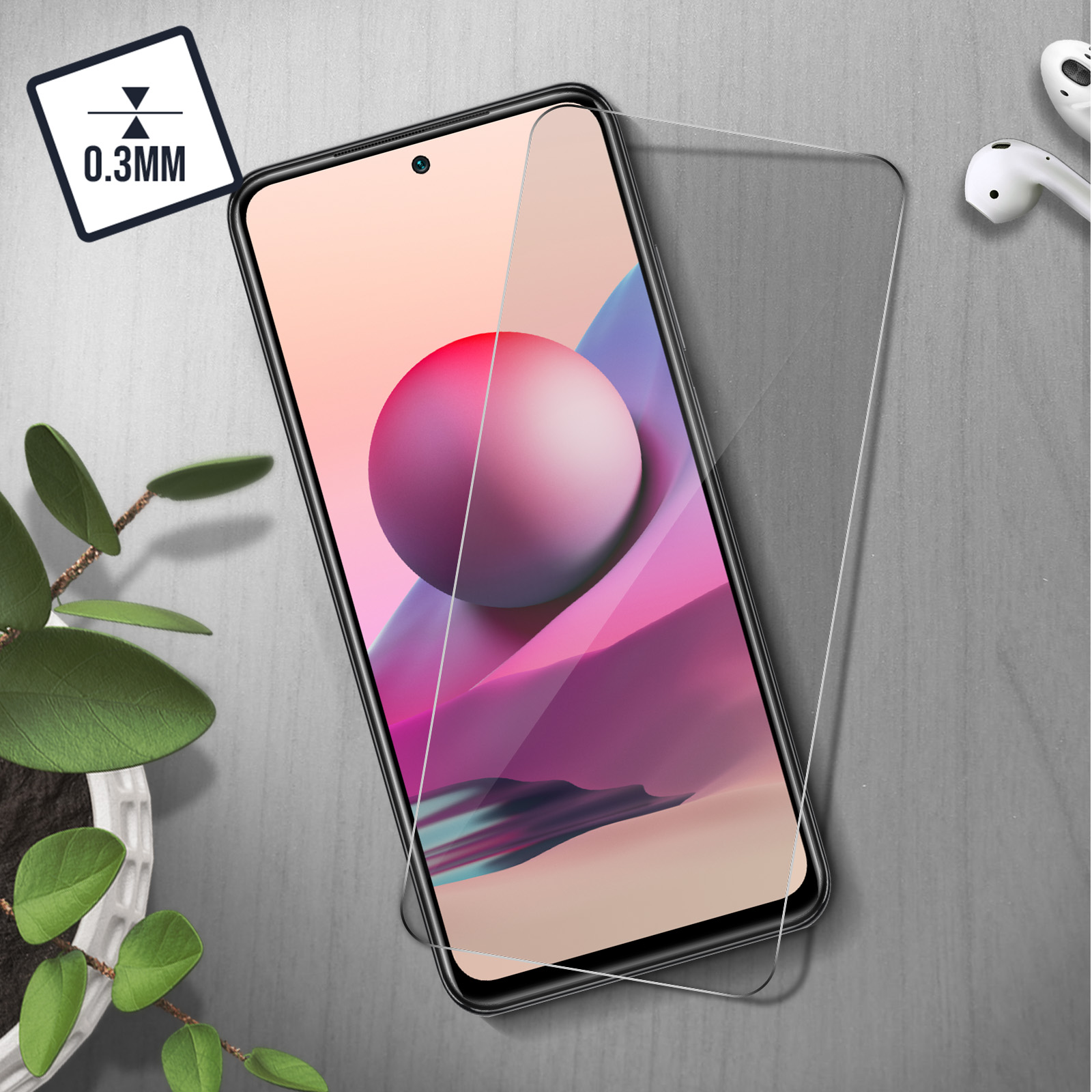 Uno smartphone con protettore schermo, auricolari e pianta. Spessore 0,3mm.